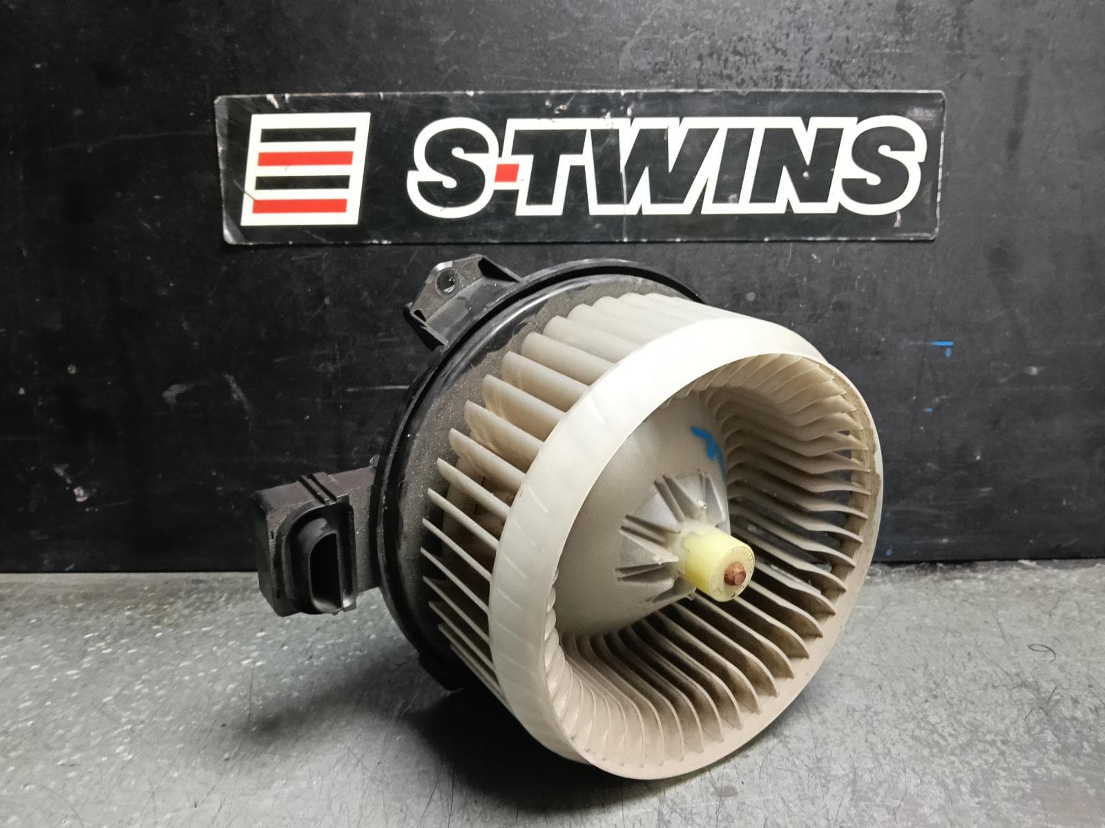 Used auto part listing image: 2007 JEEP WRANGLER HEATER FAN MOTOR JK, NON CLIMATE CONTROL TYPE, 03/07-12/11