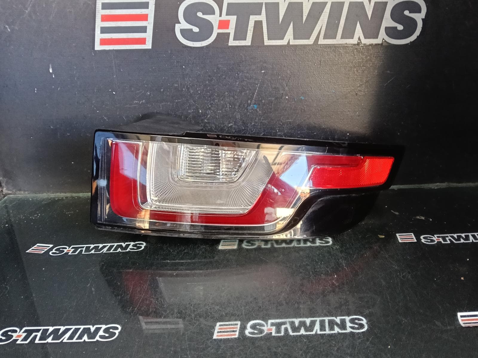 Used auto part listing image: 2016 LAND ROVER RANGE ROVER EVOQUE RIGHT TAILLIGHT IN BODY, L538, NON CABRIO, CLEAR TYPE, 07/15-01/19