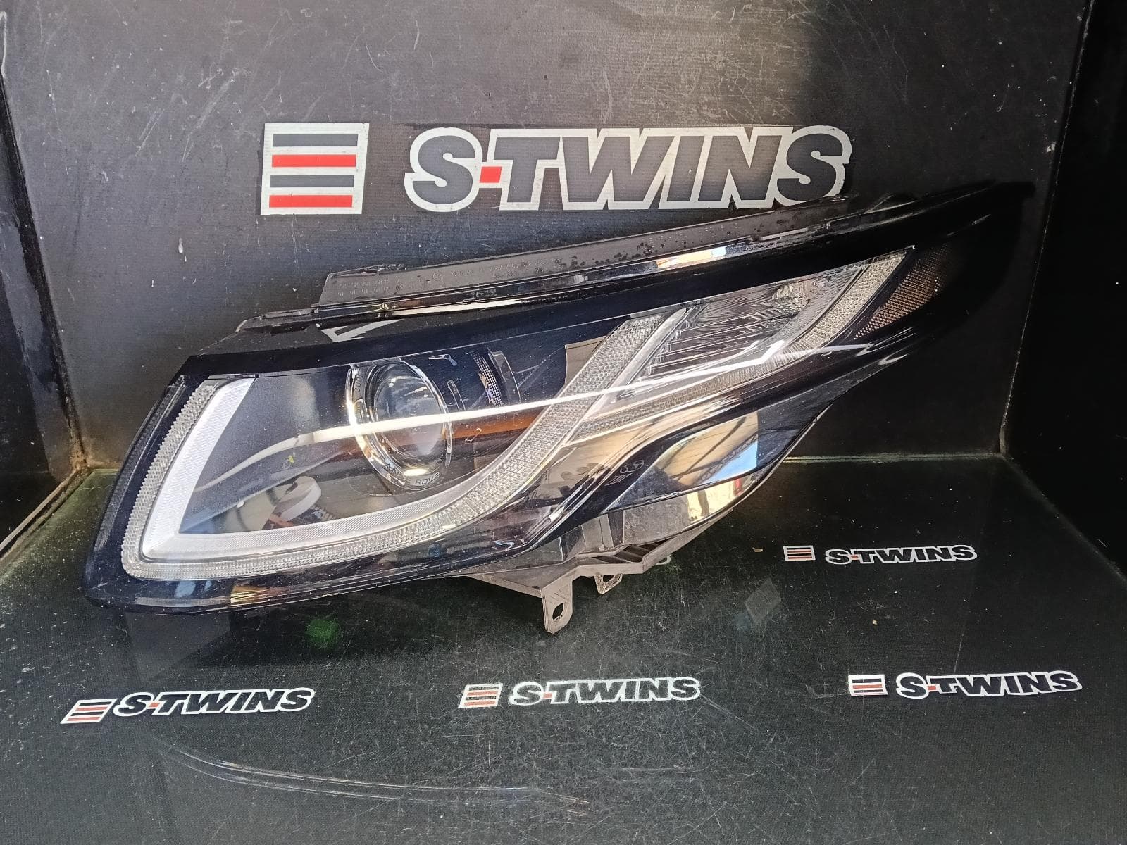 Used auto part listing image: 2016 LAND ROVER RANGE ROVER EVOQUE LEFT HEADLAMP L538, XENON, 07/15-01/19