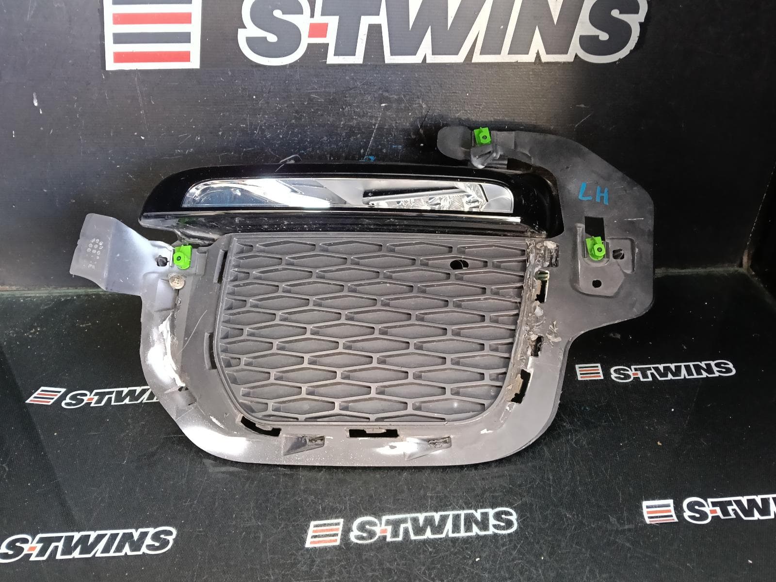 Used auto part listing image: 2016 LAND ROVER RANGE ROVER EVOQUE BUMPER FOGLAMP, LED, NON SMOKED LENS TYPE, L538, 07/15-01/19