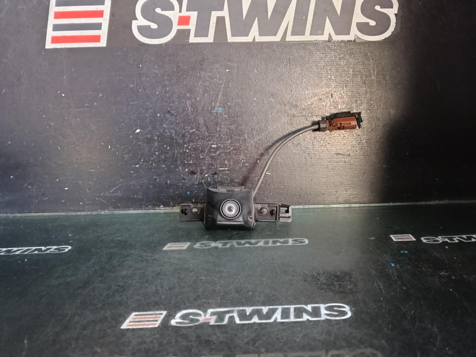 Used auto part listing image: 2018 MERCEDES GLA CLASS REVERSE CAMERA FRONT CAMERA (GRILLE MOUNTED), X156, 04/14-01/20