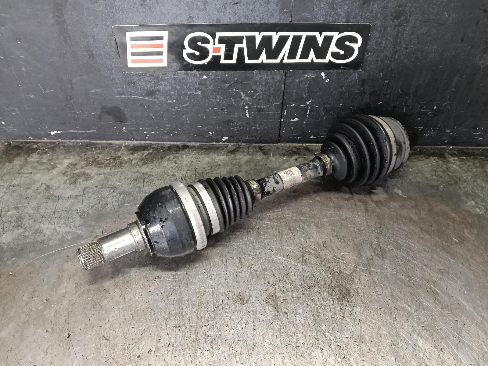 Used auto part listing image: 2018 MERCEDES GLA CLASS LEFT DRIVESHAFT FRONT, 2.1, DIESEL, X156, 03/17-01/20