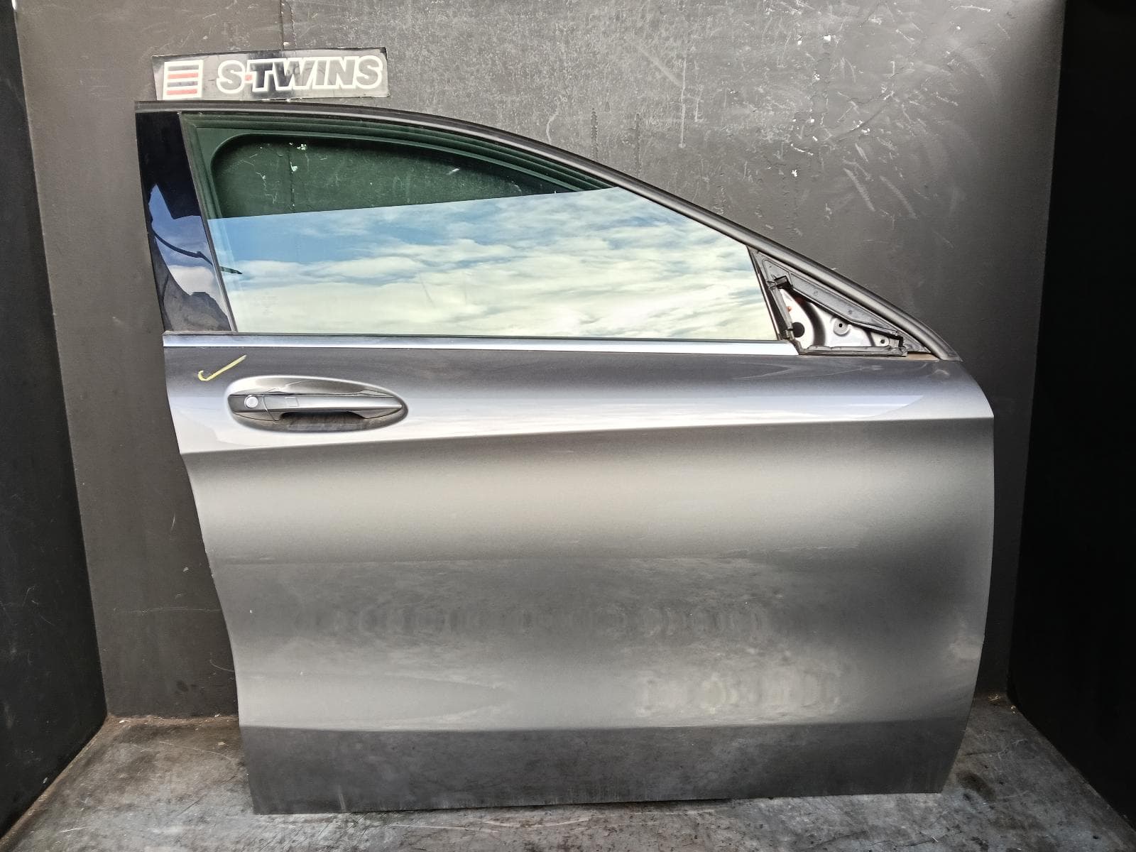 Used auto part listing image: 2018 MERCEDES GLA CLASS RIGHT FRONT DOOR X156, 04/14-01/20