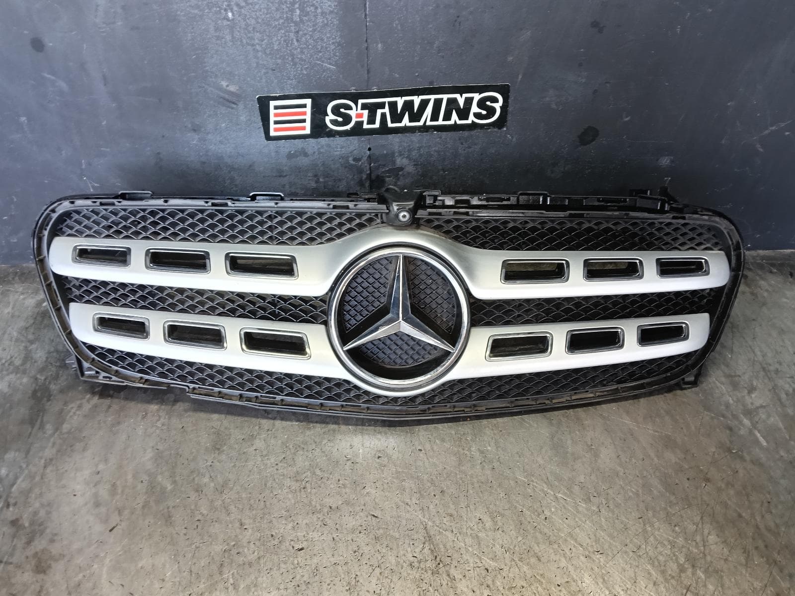 Used auto part listing image: 2018 MERCEDES GLA CLASS GRILLE RADIATOR GRILLE, X156, NON AMG, 03/17-01/20