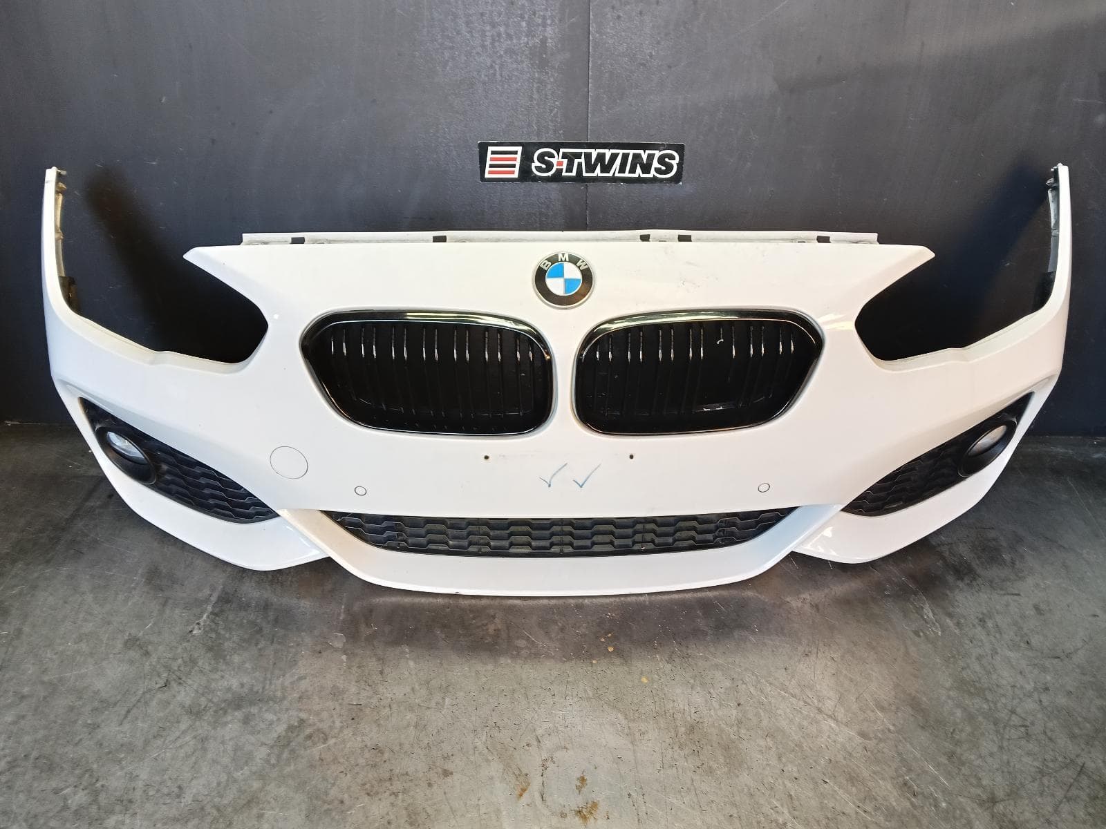 Used auto part listing image: 2016 BMW 1 SERIES FRONT BUMPER F20, HATCH, M SPORT, W/ PARK SENSOR, NON H/LAMP WASHER TYPE, 03/15-05/19 0000423695