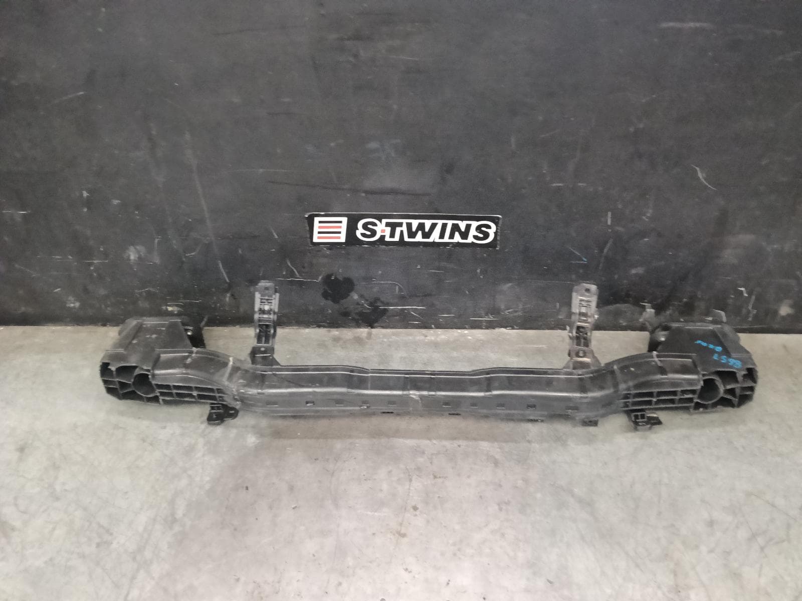 Used auto part listing image: 2022 HYUNDAI I30 R BAR BRACKET REINFO MAIN REINFORCEMENT, CN7, SEDAN (S.KOREA VIN KMHL), N LINE/N LINE PREMIUM/N PREMIUM, 08/20-02/23