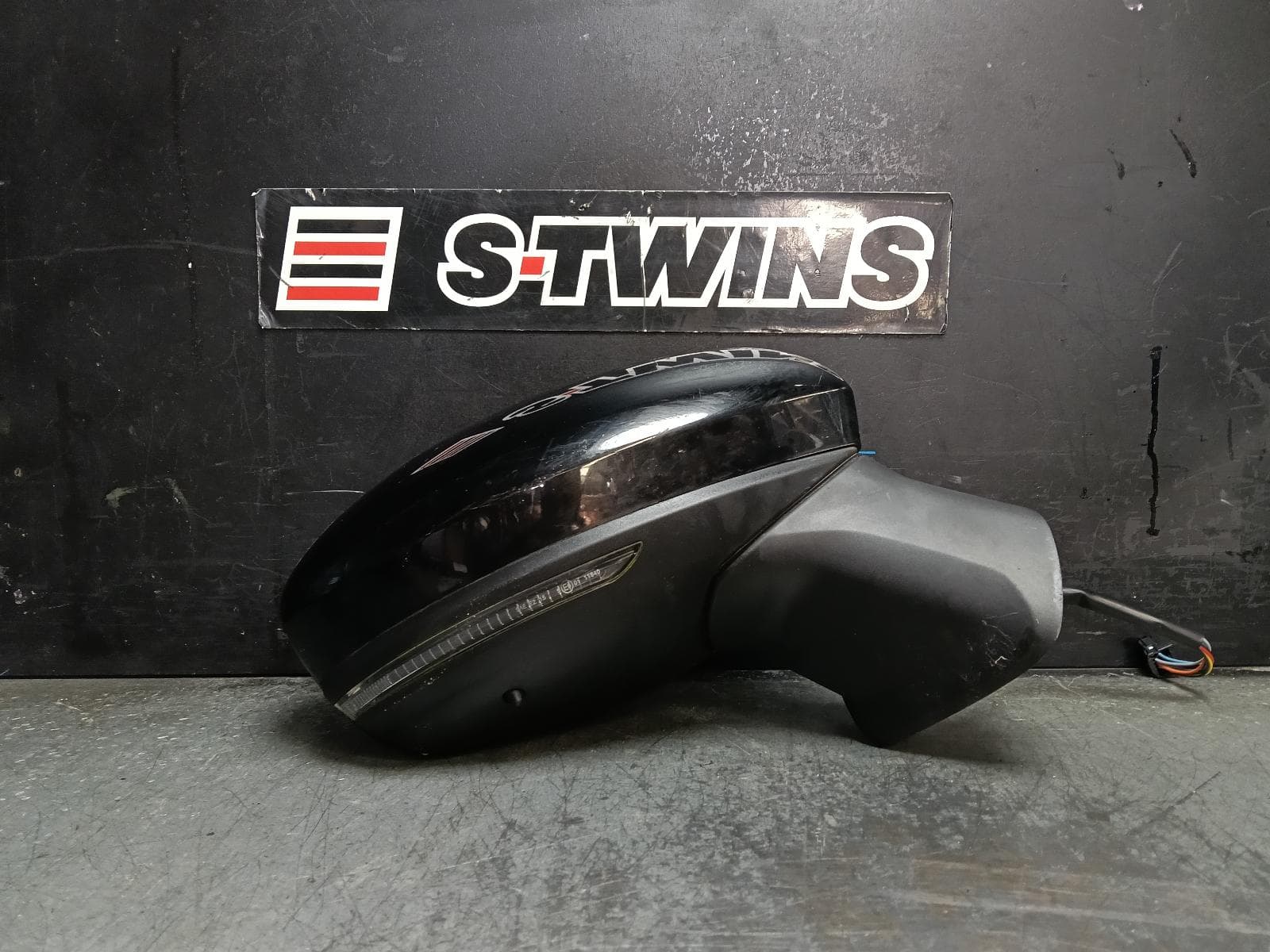 Used auto part listing image: 2022 RENAULT CAPTUR RIGHT DOOR MIRROR XJB, POWER, BLIND SPOT, NON AUTO FOLDING TYPE, 01/21
