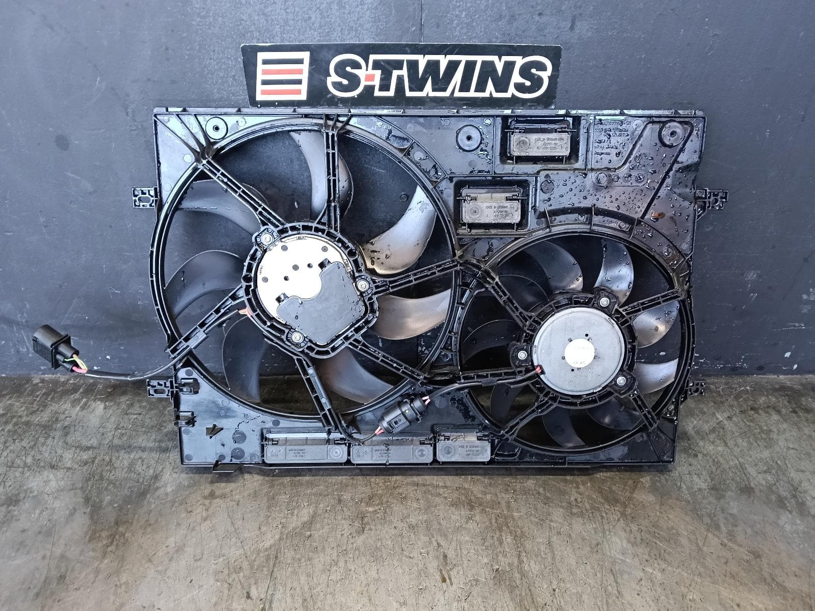 Used auto part listing image: 2023 VOLKSWAGEN GOLF FAN GEN 8, DUAL FAN ASSY, PETROL, 2.0, TURBO, DSFE CODE, 320 WATT, 09/20-06/24