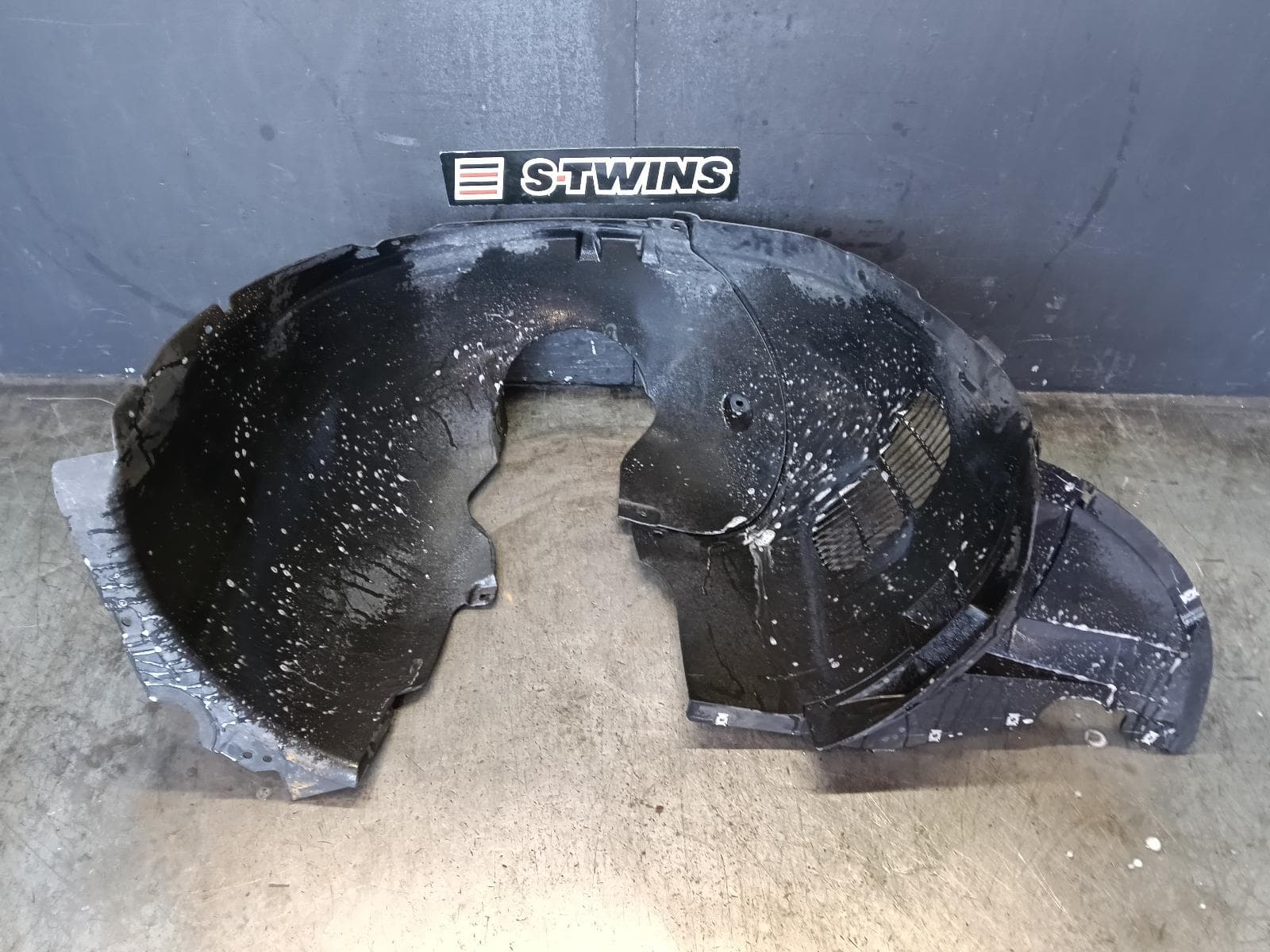 Used auto part listing image: 2023 VOLKSWAGEN GOLF RIGHT GUARD LINER FRONT, HATCH/WAGON, GEN 8, 09/20-05/23