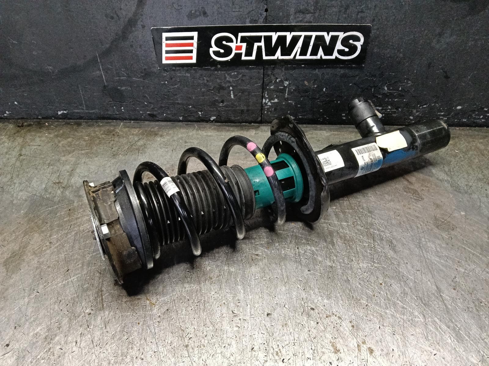 Used auto part listing image: 2023 VOLKSWAGEN GOLF RIGHT FRONT STRUT GEN 8, 2.0, PETROL, ELECTRONIC, 09/20