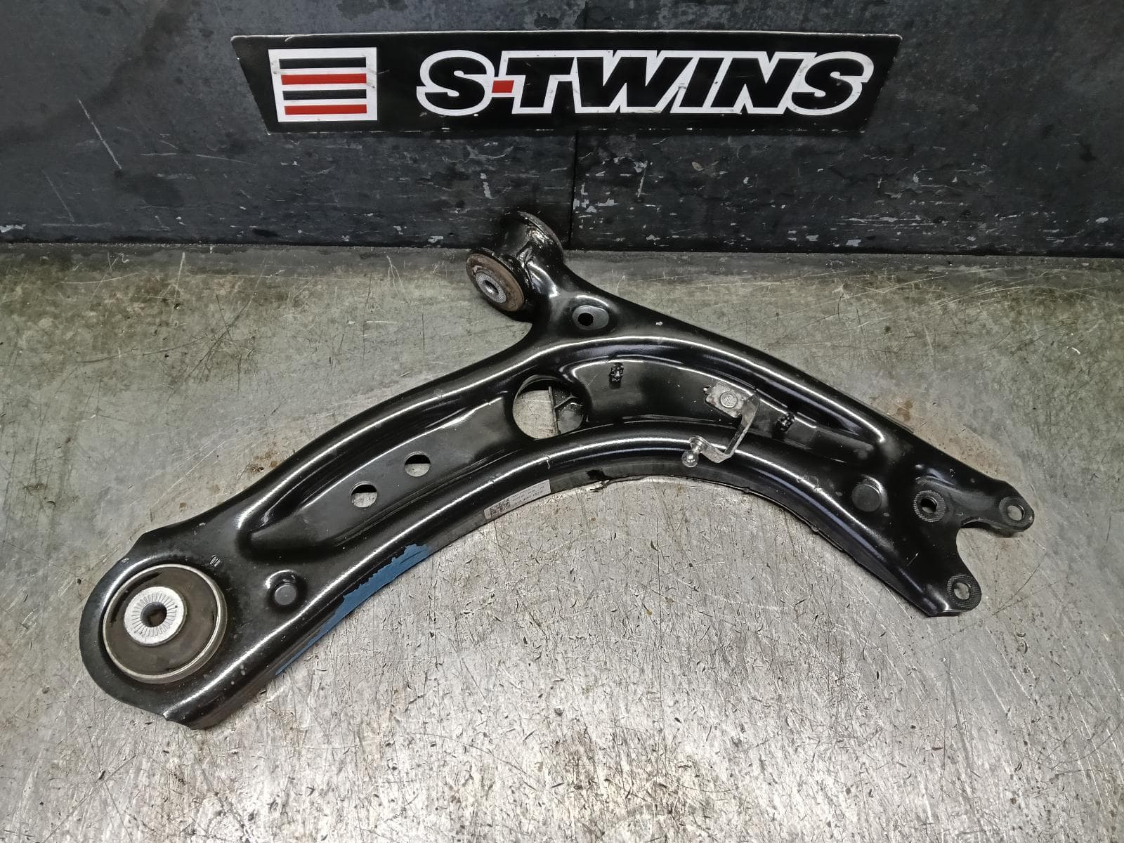 Used auto part listing image: 2023 VOLKSWAGEN GOLF RIGHT FRONT LOWER CONTROL ARM GEN 8, 4WD, 09/20
