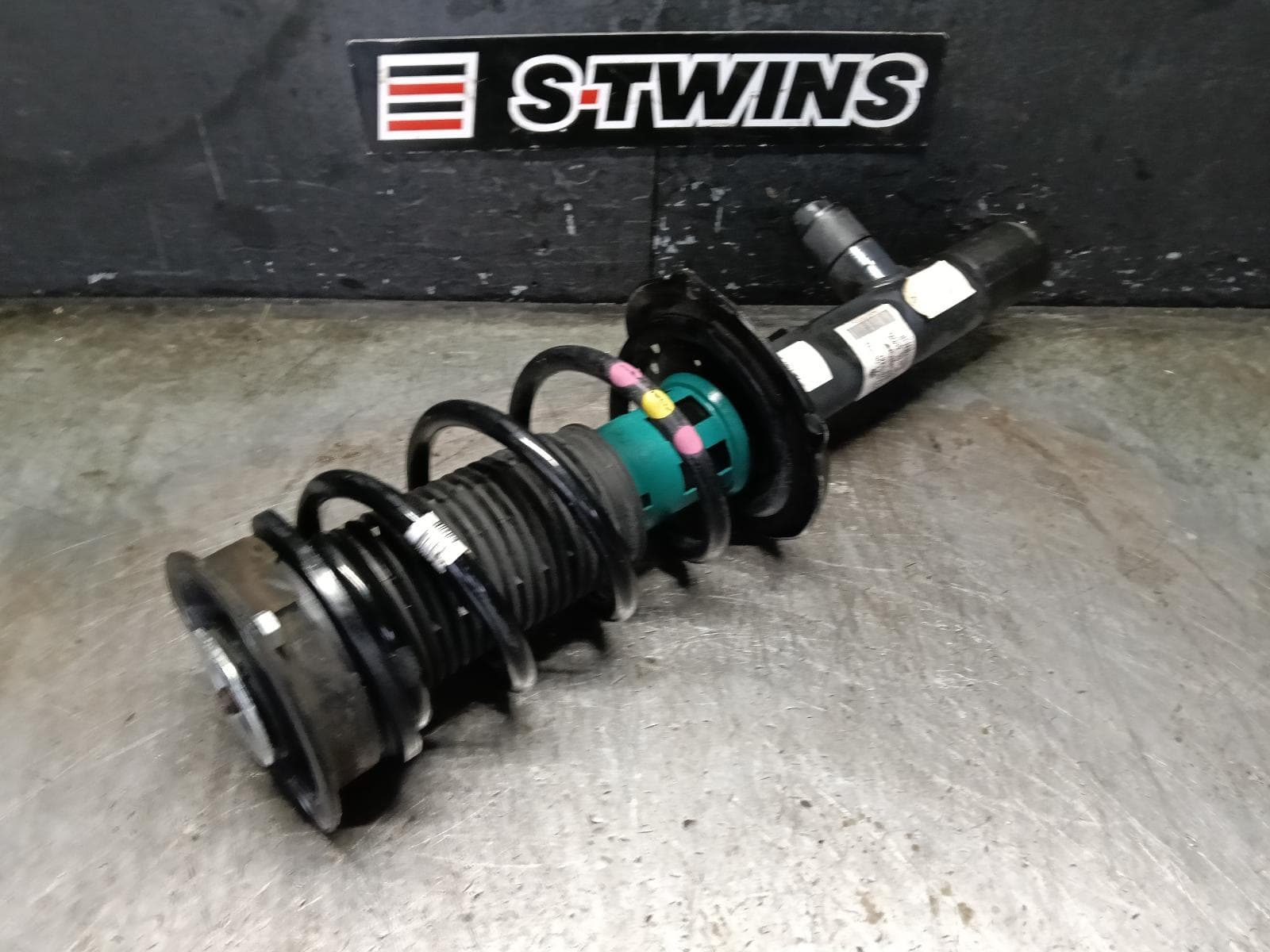 Used auto part listing image: 2023 VOLKSWAGEN GOLF LEFT FRONT STRUT GEN 8, 2.0, PETROL, ELECTRONIC, 09/20