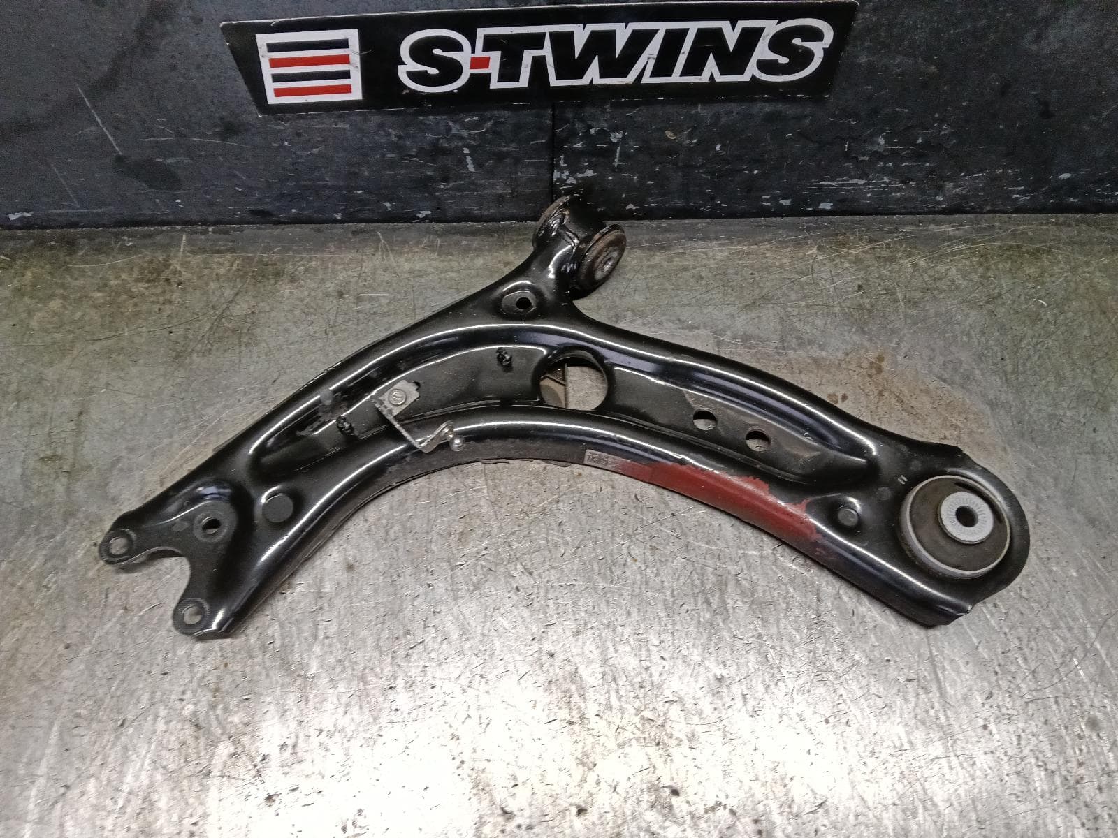 Used auto part listing image: 2023 VOLKSWAGEN GOLF LEFT FRONT LOWER CONTROL ARM GEN 8, 4WD, 09/20
