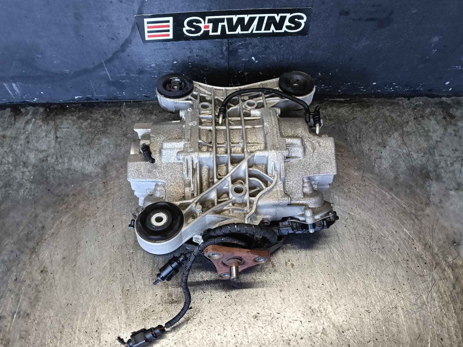 Used auto part listing image: 2023 VOLKSWAGEN GOLF DIFFERENTIAL CENTRE REAR, 2.0, PETROL, DSFE CODE, GEN 8, 09/20