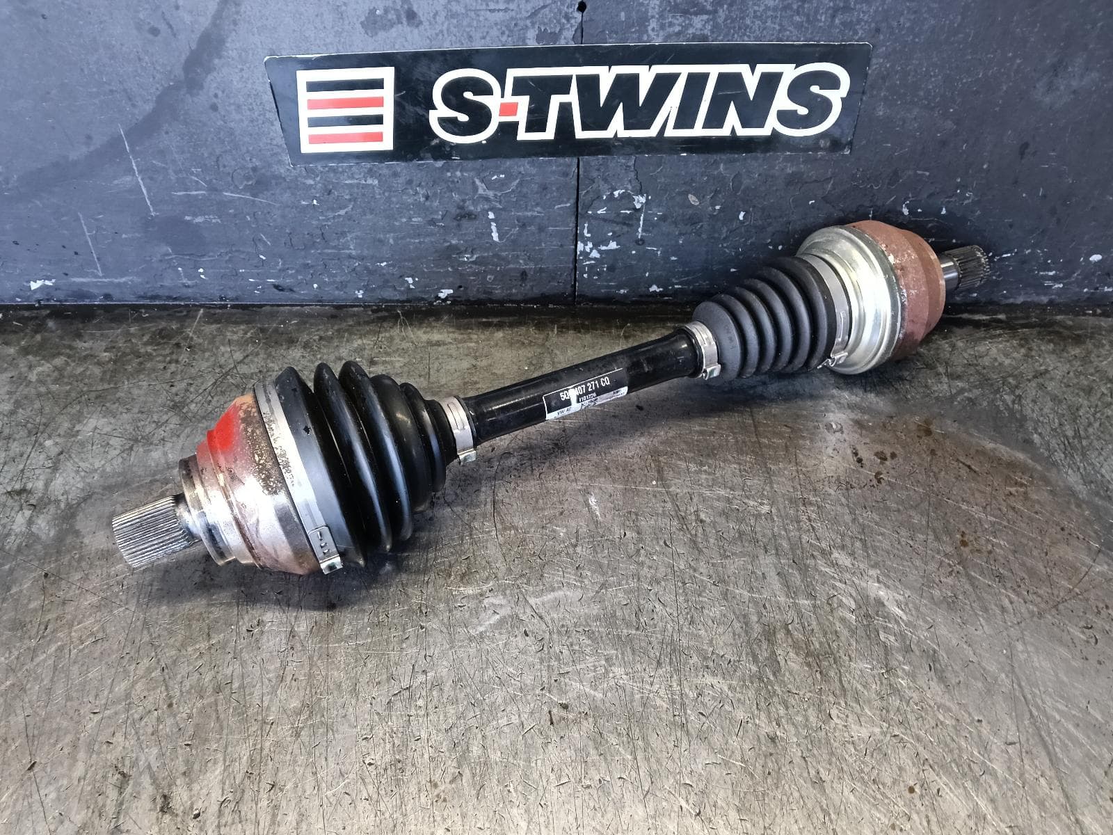 Used auto part listing image: 2023 VOLKSWAGEN GOLF LEFT DRIVESHAFT FRONT, AUTO T/M, 2.0, PETROL, DLBA/DSFE CODE, GEN 8, 09/20