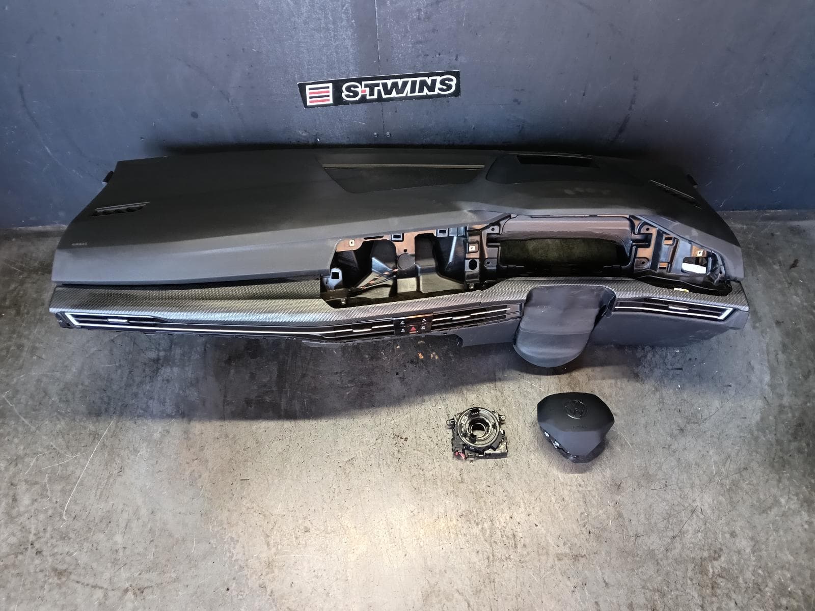 Used auto part listing image: 2023 VOLKSWAGEN GOLF AIRBAG ASSEMBLY DUAL AIR BAG ASSY, GEN 8, 09/20