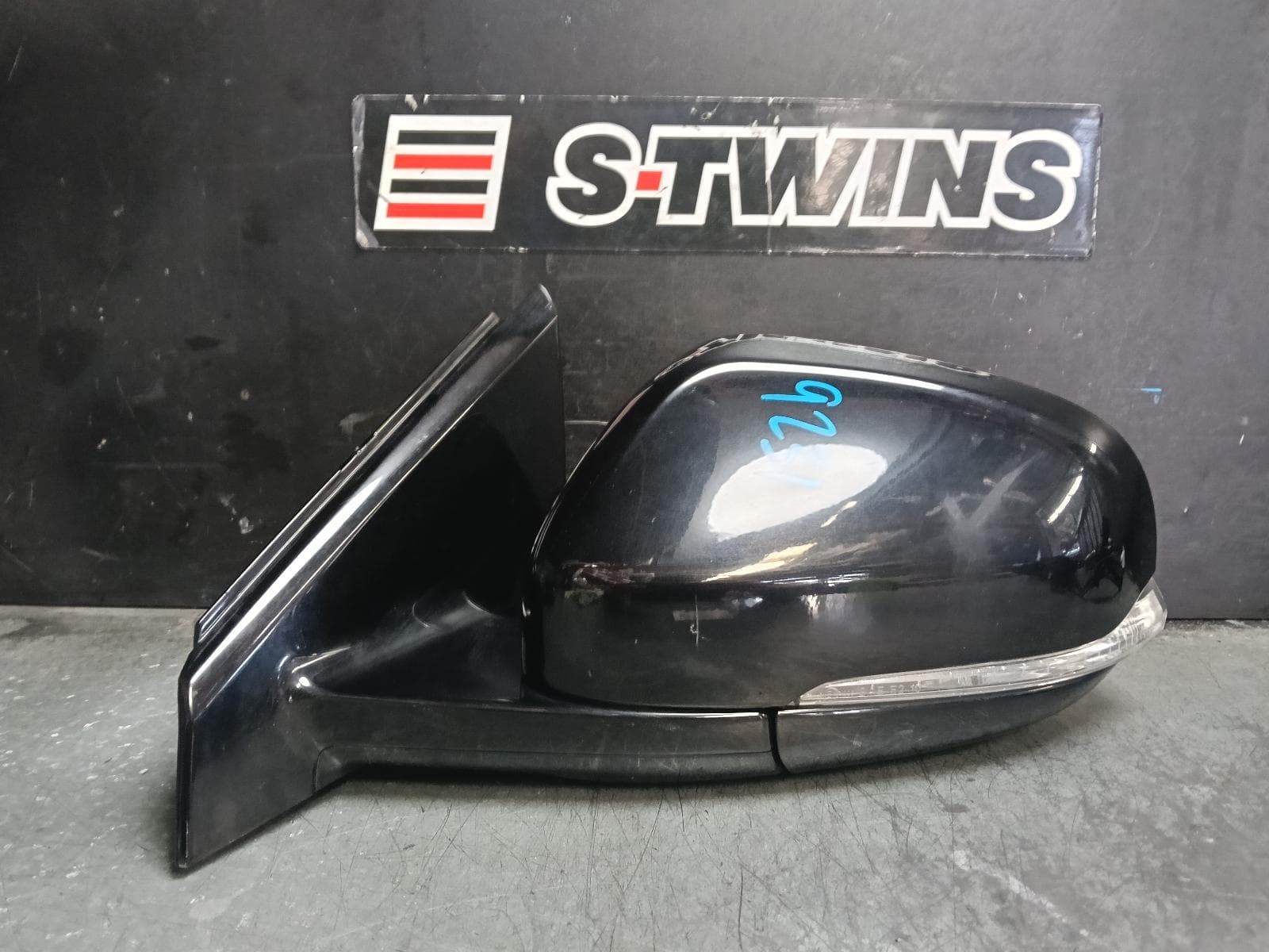 Used auto part listing image: 2014 VOLVO S40 LEFT DOOR MIRROR M SERIES, HIGH GLOSS BLACK COVER, GLOSS BASE TYPE, 02/13