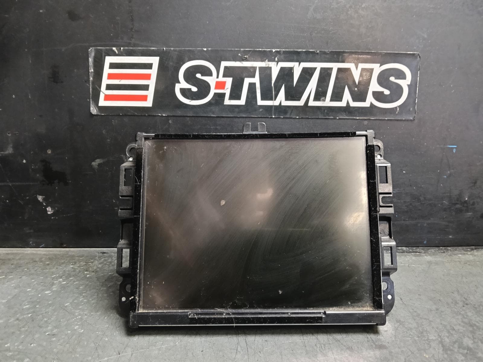 Used auto part listing image: 2017 JEEP GRANDCHEROKEE DISPLAY UNIT ONLY, UCONNECT 8.4IN, NON SAT NAV TYPE, WK, 10/16-02/22