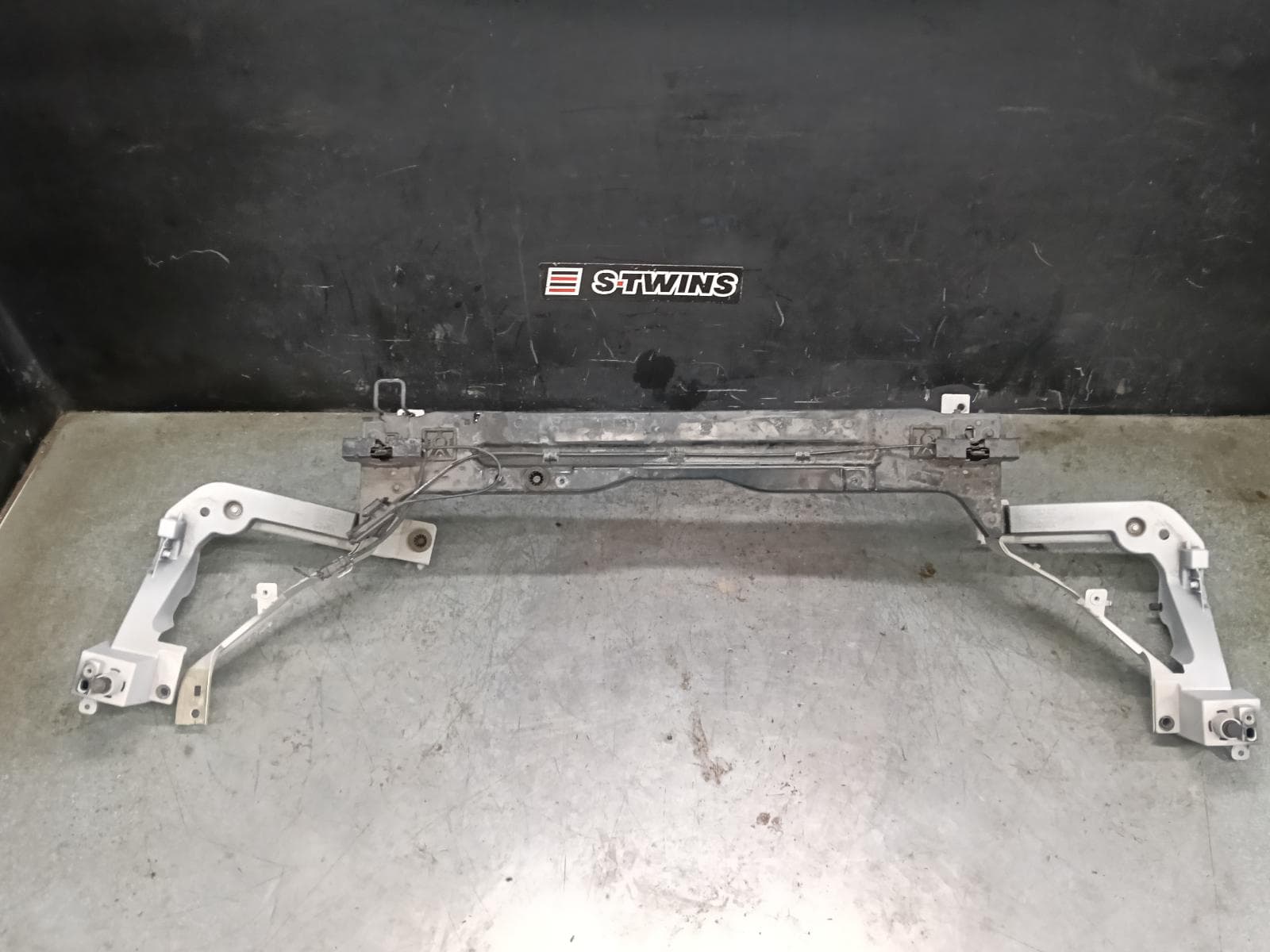 Used auto part listing image: 2018 VOLVO XC40 RADIATOR SUPPORT 02/18