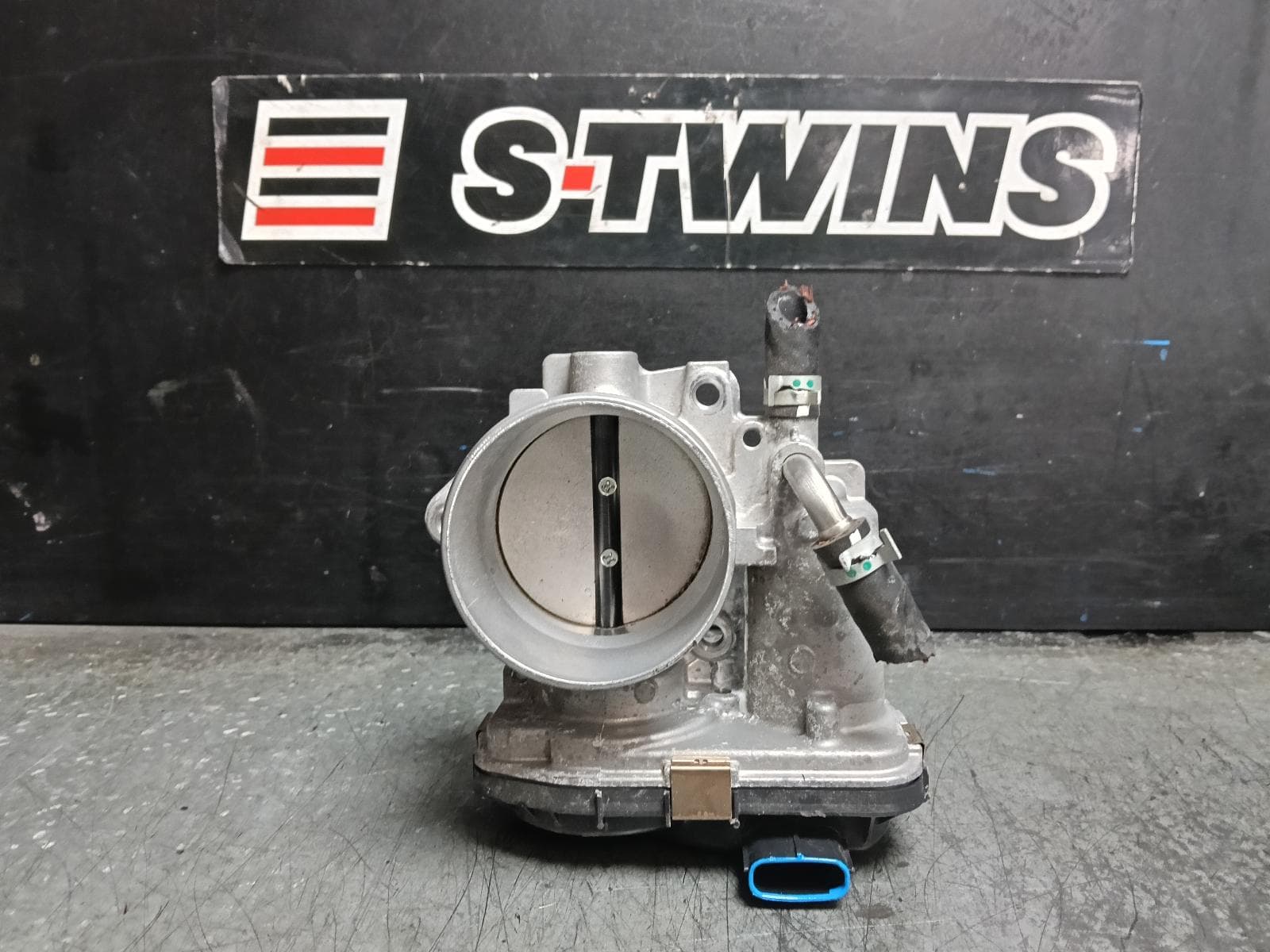 Used auto part listing image: 2019 LEXUS UX THROTTLE BODY 2.0, PETROL, X10, 10/18