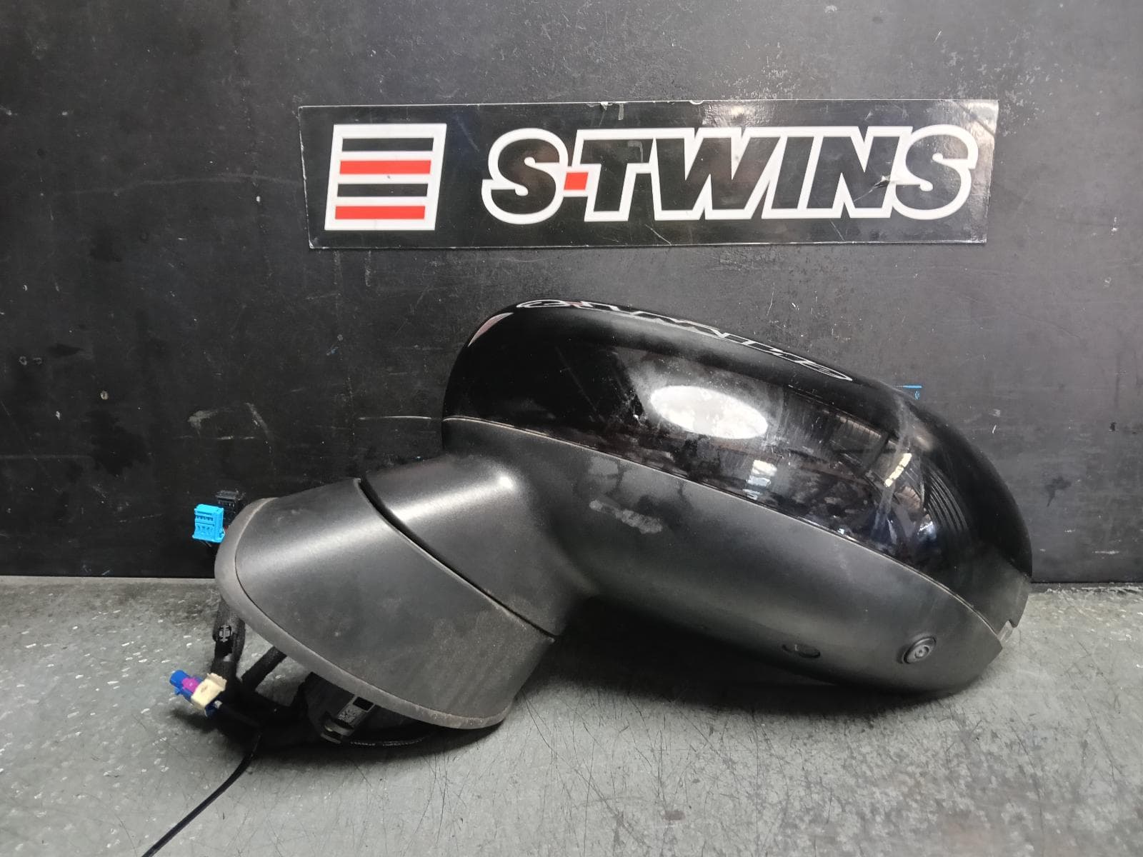 Used auto part listing image: 2024 MINI COUNTRYMAN LEFT DOOR MIRROR U25, 11/23