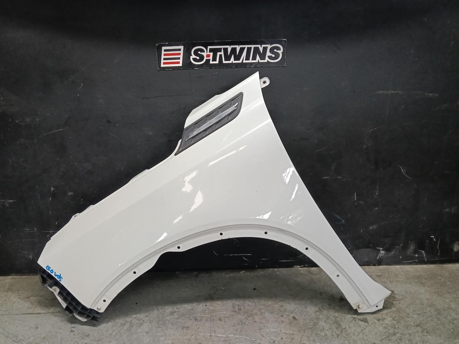 Used auto part listing image: 2016 SUZUKI VITARA LEFT GUARD VITARA, LY (VIN TSM), NON INDICATOR TYPE, 06/15