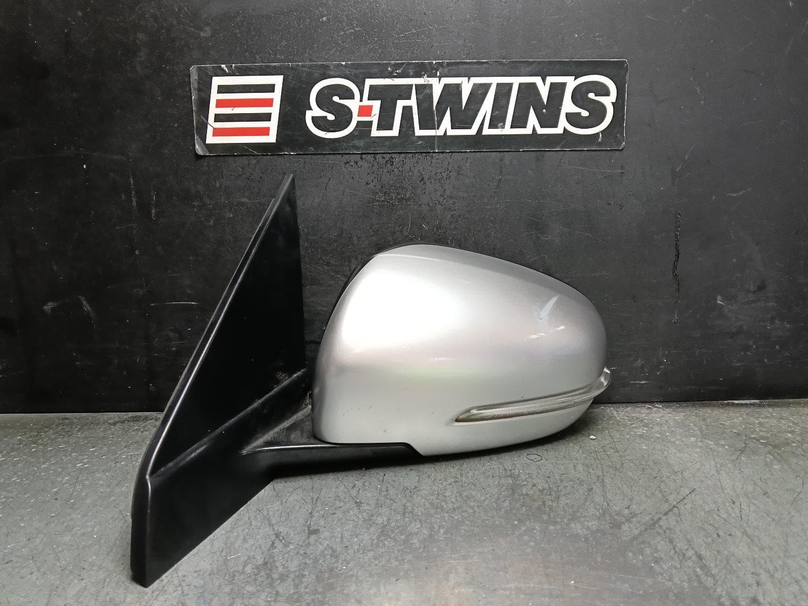 Used auto part listing image: 2016 SUZUKI VITARA LEFT DOOR MIRROR VITARA, LY (VIN TSM), AUTO FOLDING, SILVER, W/ INDICATOR & NON BLIND SPOT TYPE, 06/15-10/18