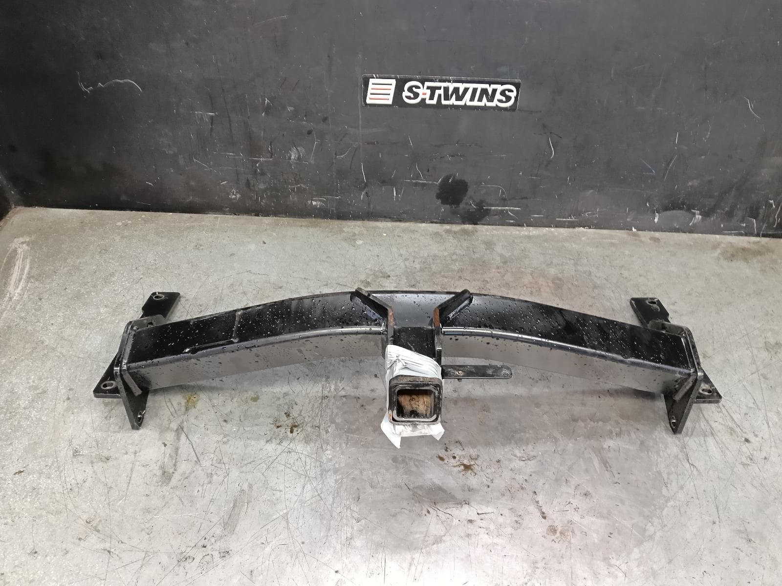 Used auto part listing image: 2021 NISSAN NAVARA TOWBAR NP300, GENUINE, UTE, 12/20-12/25