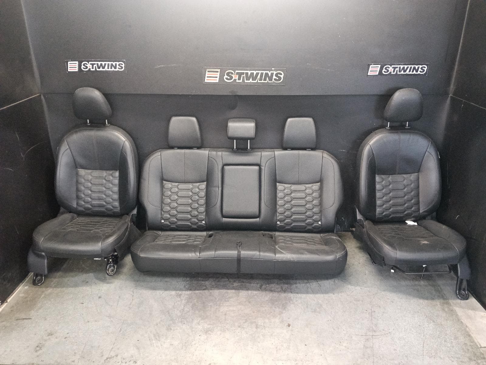 Used auto part listing image: 2021 NISSAN NAVARA COMPLETE INTERIOR NP300, DUAL CAB, LEATHER, 04/15