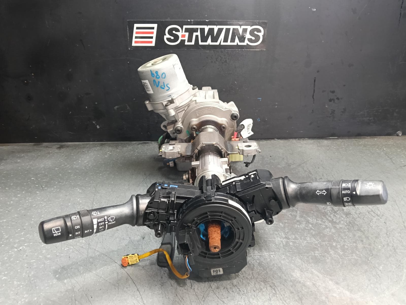 Used auto part listing image: 2015 HYUNDAI VELOSTER STEERING COLUMN FS, 01/14-02/18