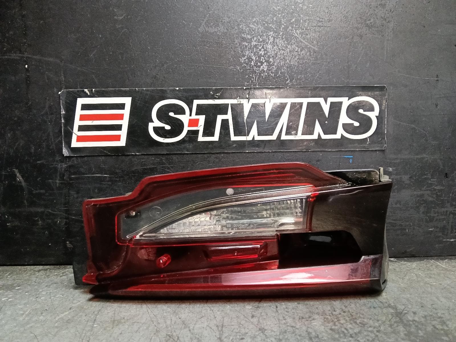 Used auto part listing image: 2017 MAZDA CX9 REAR GARNISH TAILGATE LAMP (LH SIDE), TC, 07/16-12/24