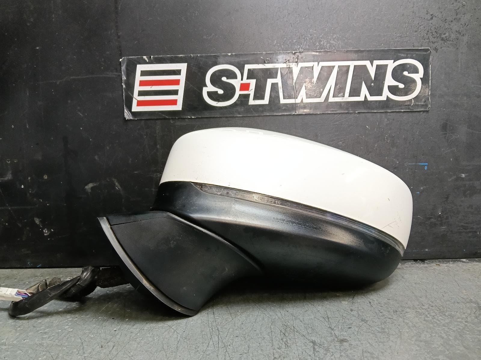 Used auto part listing image: 2017 MAZDA CX9 LEFT DOOR MIRROR TC, AZAMI, W/ MIRROR HEATER, 07/16-07/17