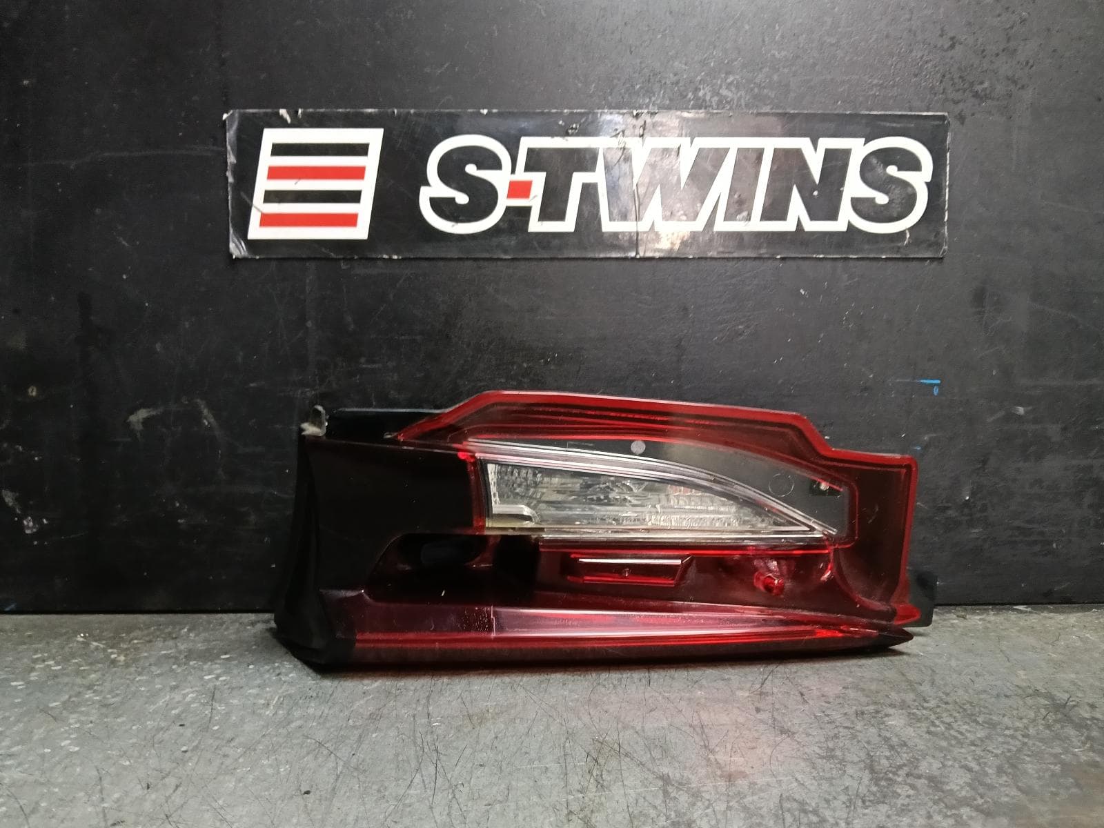 Used auto part listing image: 2017 MAZDA CX9 REAR GARNISH TAILGATE LAMP (RH SIDE), TC, 07/16-12/24