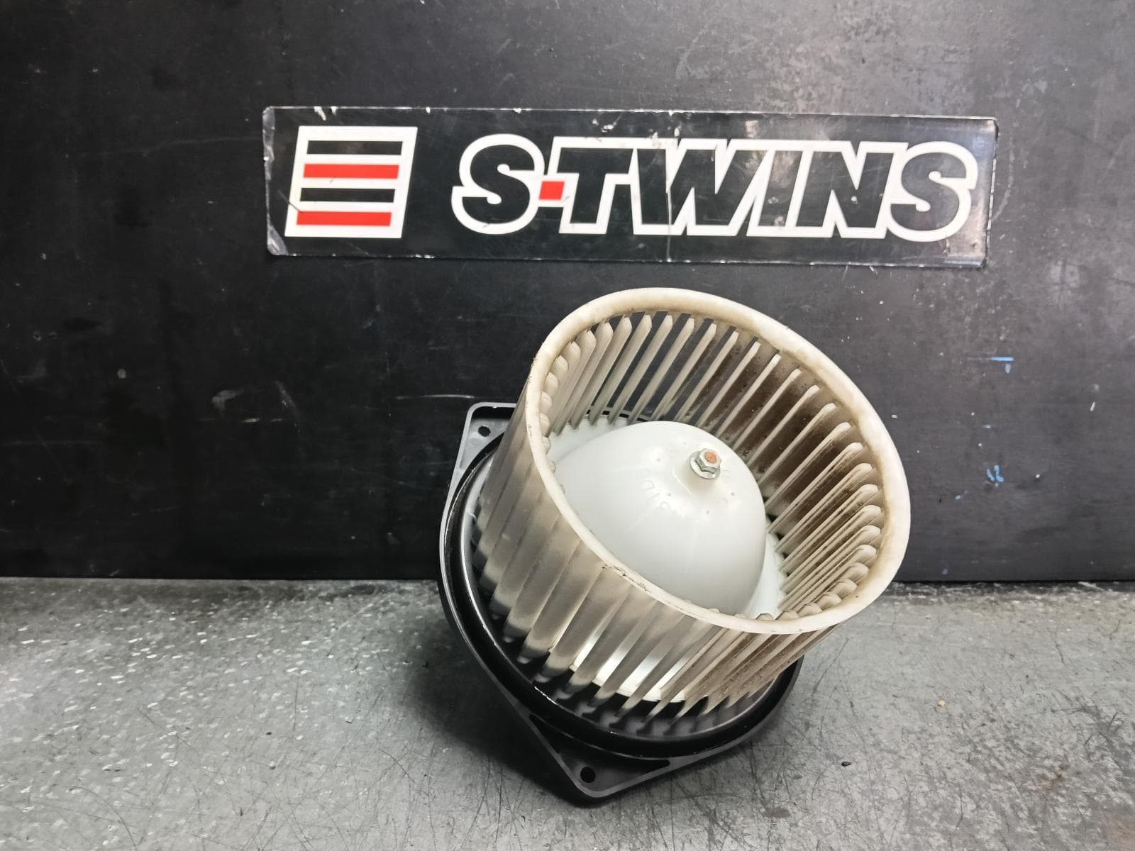 Used auto part listing image: 2015 MITSUBISHI OUTLANDER HEATER FAN MOTOR ZJ-ZK, 10/12-07/16