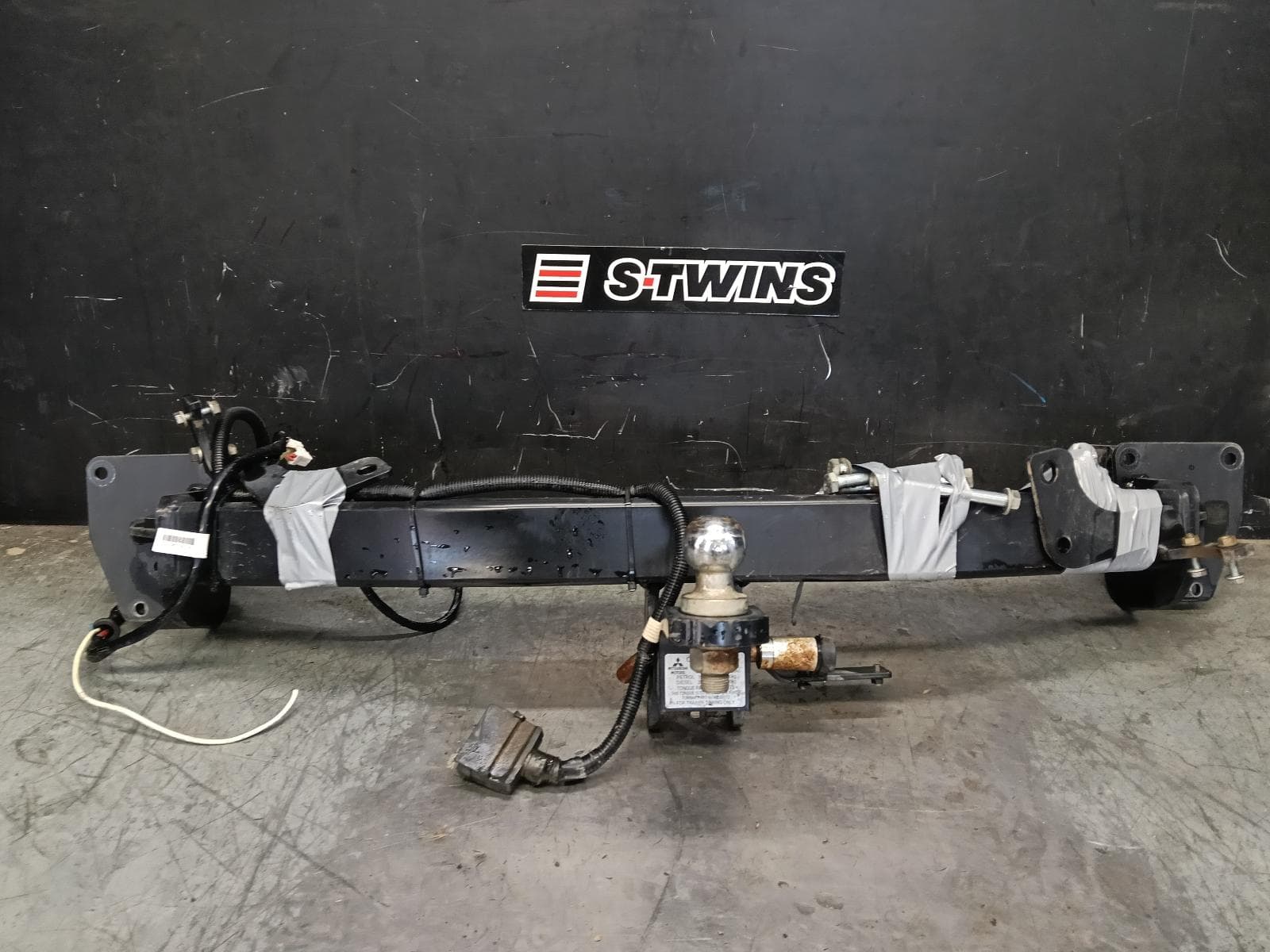 Used auto part listing image: 2015 MITSUBISHI OUTLANDER TOWBAR ZJ, GENUINE, 10/12-03/15