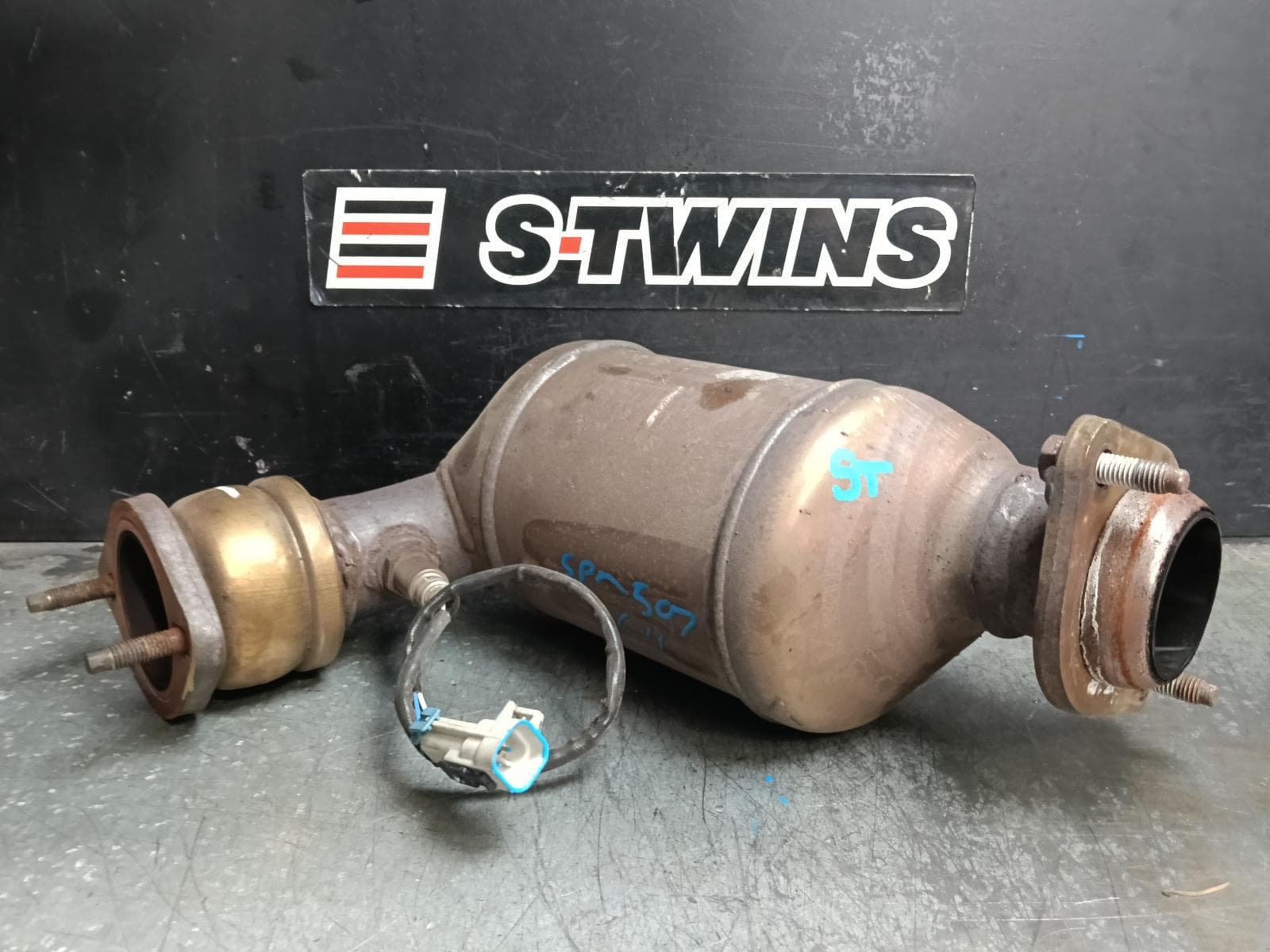 Used auto part listing image: 2014 HOLDEN STATESMAN/CAPRICE CATALYTIC CONVERTER UNDER CAR-CAT TYPE, 6.0, LH SIDE, WN, 05/13-12/17