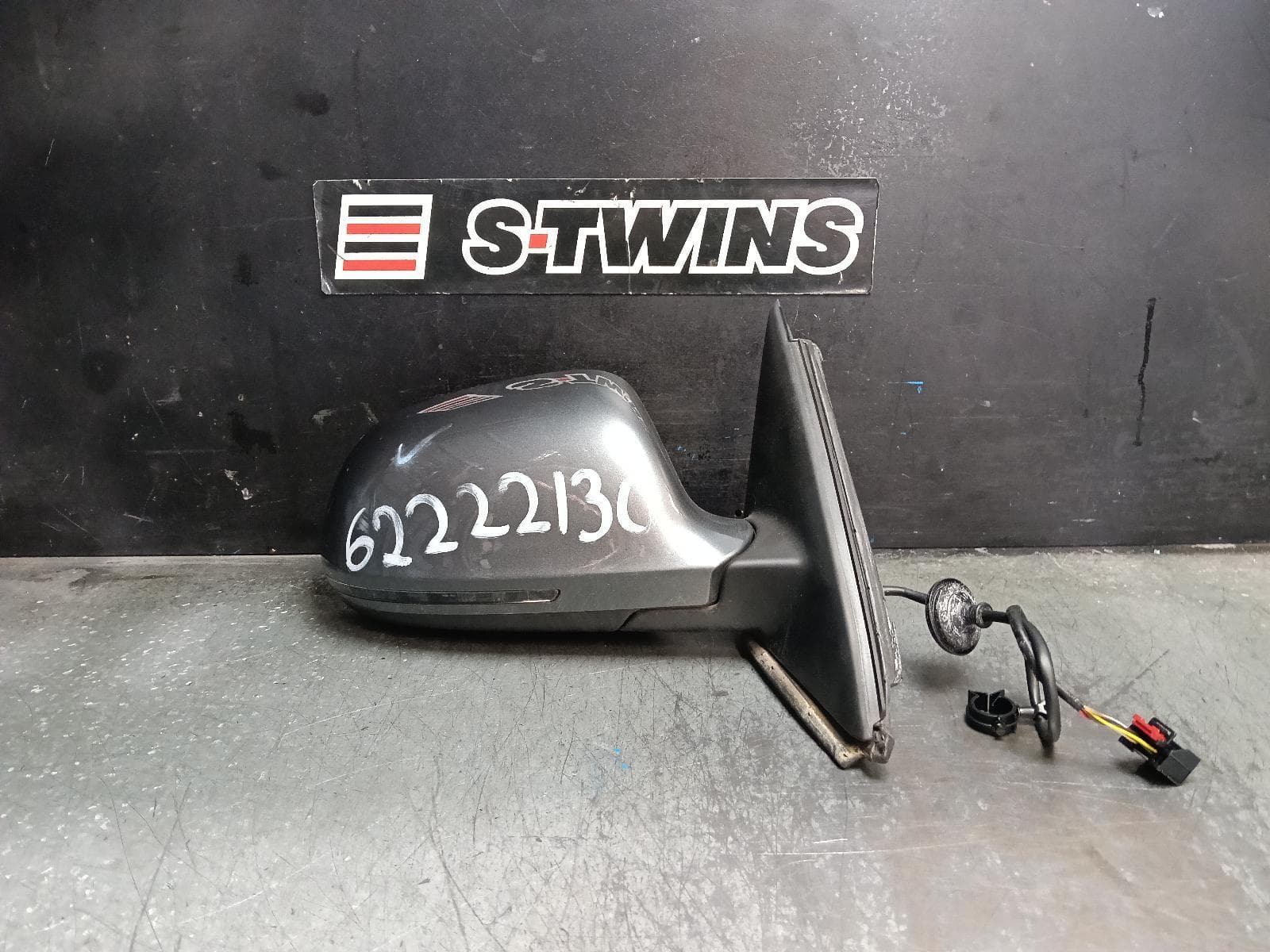 Used auto part listing image: 2012 AUDI Q3 RIGHT DOOR MIRROR POWER, NON AUTO FOLD, NON HEATED, NON LANE ASSIST, 8U, 03/12-12/18