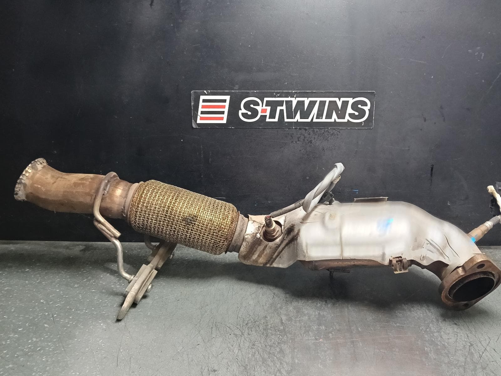 Used auto part listing image: 2016 FORD FOCUS CATALYTIC CONVERTER UNDER CAR-CAT TYPE, 2.3, PETROL, LZ, 01/16-11/18