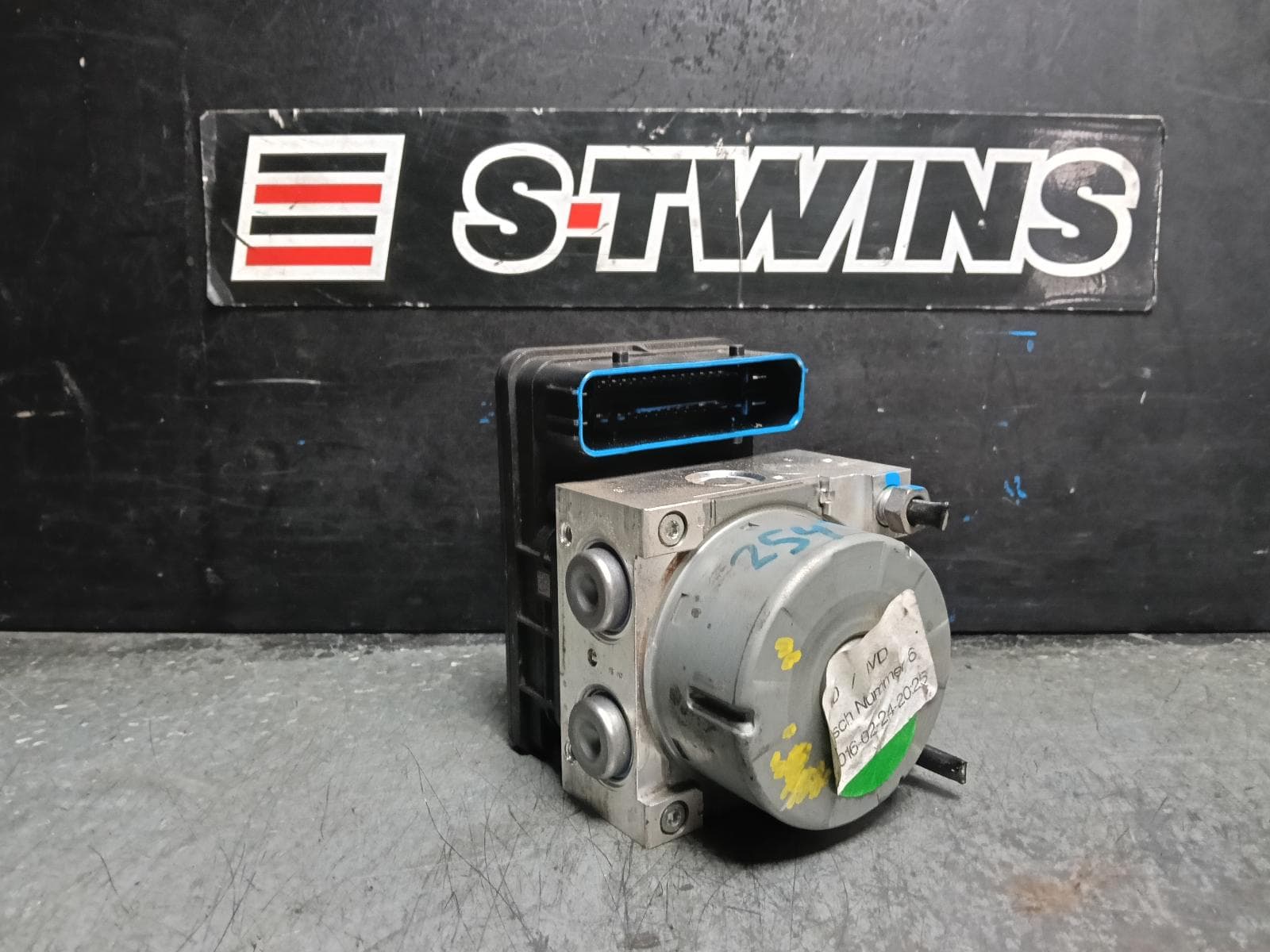 Used auto part listing image: 2016 FORD FOCUS ABS PUMP MODULATOR LZ, P/N F1FC2C405BK, 07/15-11/18