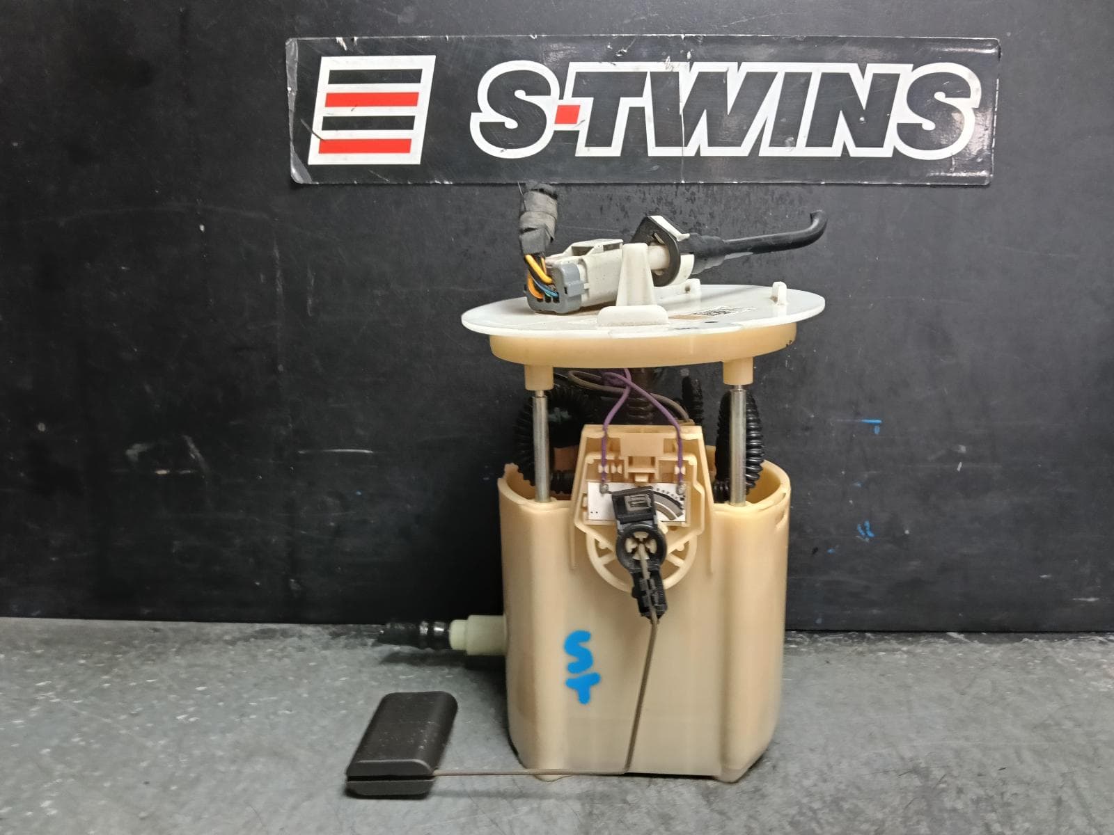 Used auto part listing image: 2016 FORD FOCUS FUEL PUMP PETROL, 2.3, LZ, 07/16-11/18