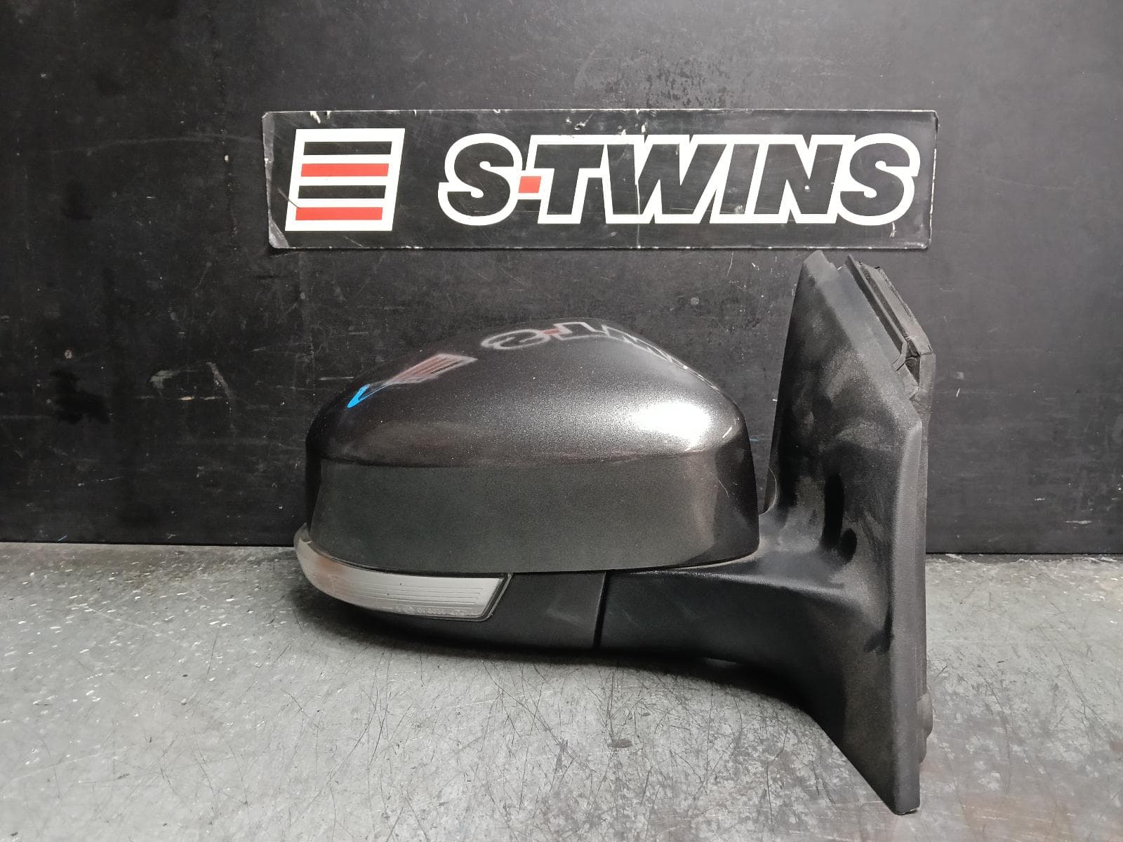 Used auto part listing image: 2016 FORD FOCUS RIGHT DOOR MIRROR LZ, ST/RS, POWER FOLDING, HEATED, W/ PUDDLE LAMP & W/ BLINDSPOT TYPE, 10/14-11/18
