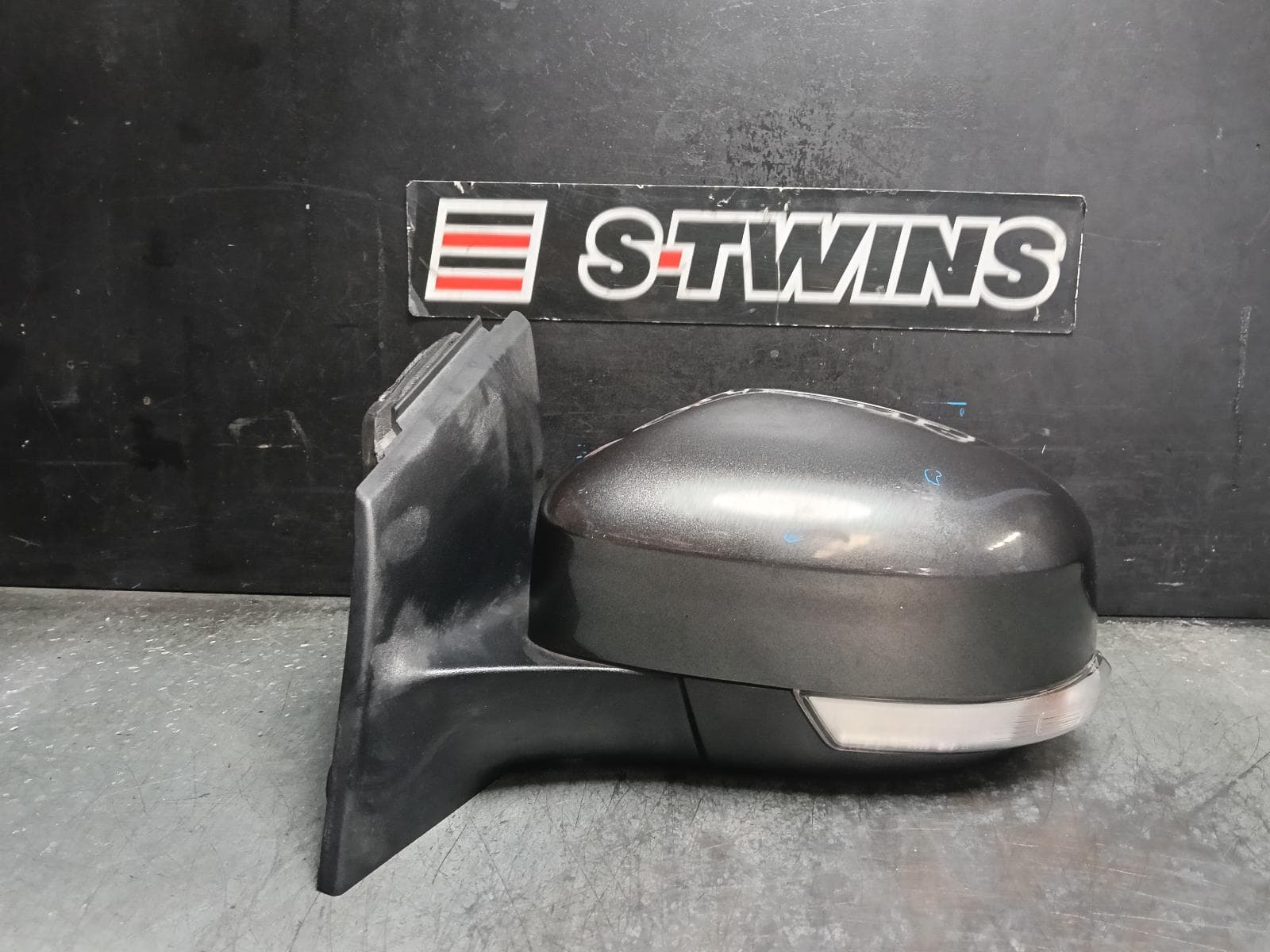 Used auto part listing image: 2016 FORD FOCUS LEFT DOOR MIRROR LZ, ST/RS, POWER FOLDING, HEATED, W/ PUDDLE LAMP & W/ BLINDSPOT TYPE, 10/14-11/18