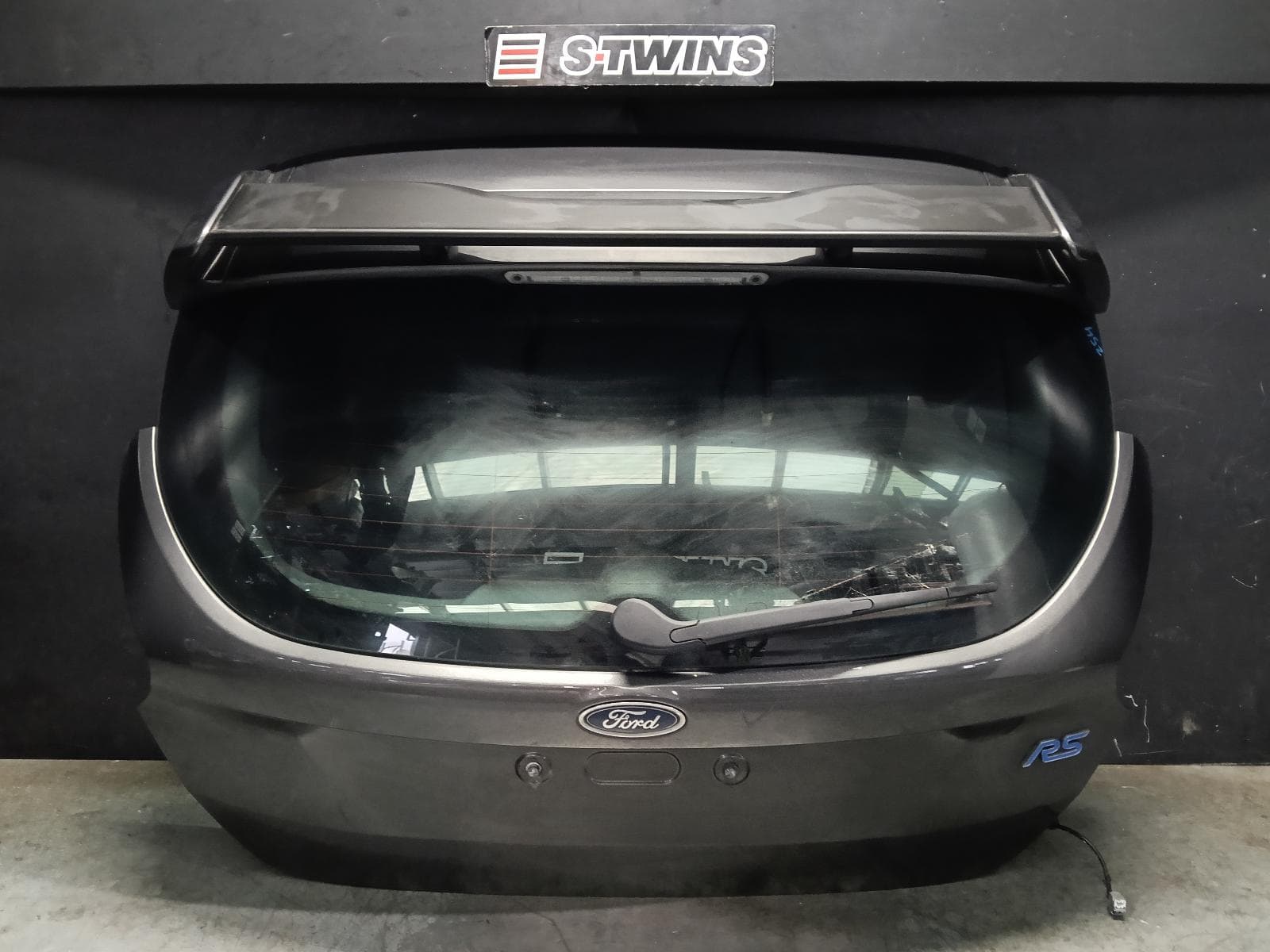 Used auto part listing image: 2016 FORD FOCUS BOOTLID TAILGATE TAILGATE, LZ, HATCH, RS, SPOILERED TYPE, 01/16-11/18