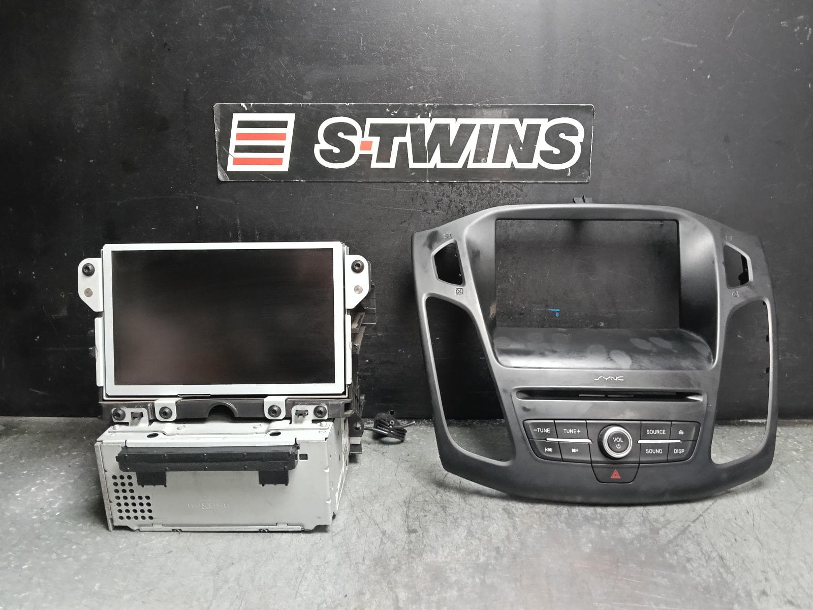 Used auto part listing image: 2016 FORD FOCUS DISPLAY UNIT (SONY AUDIO SYSTEM), SYNC III, LZ, 07/15-11/18