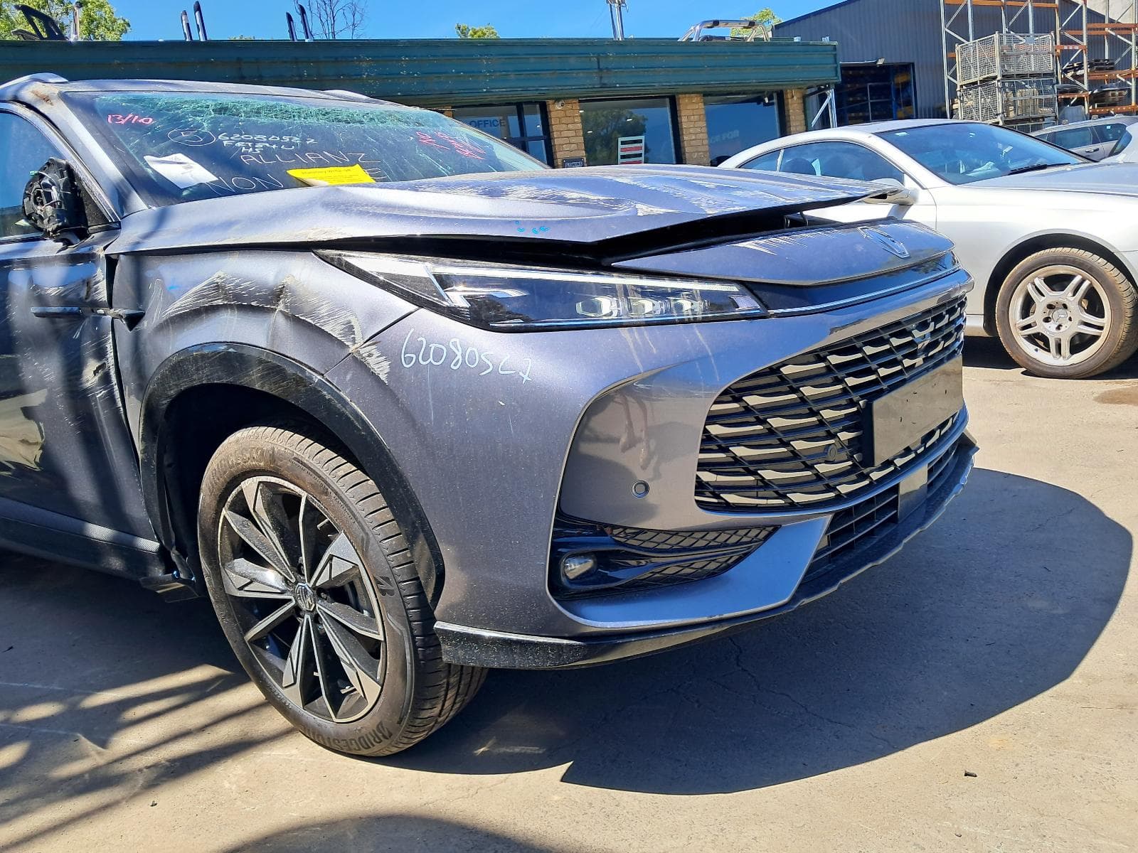 2025 MG HS 10