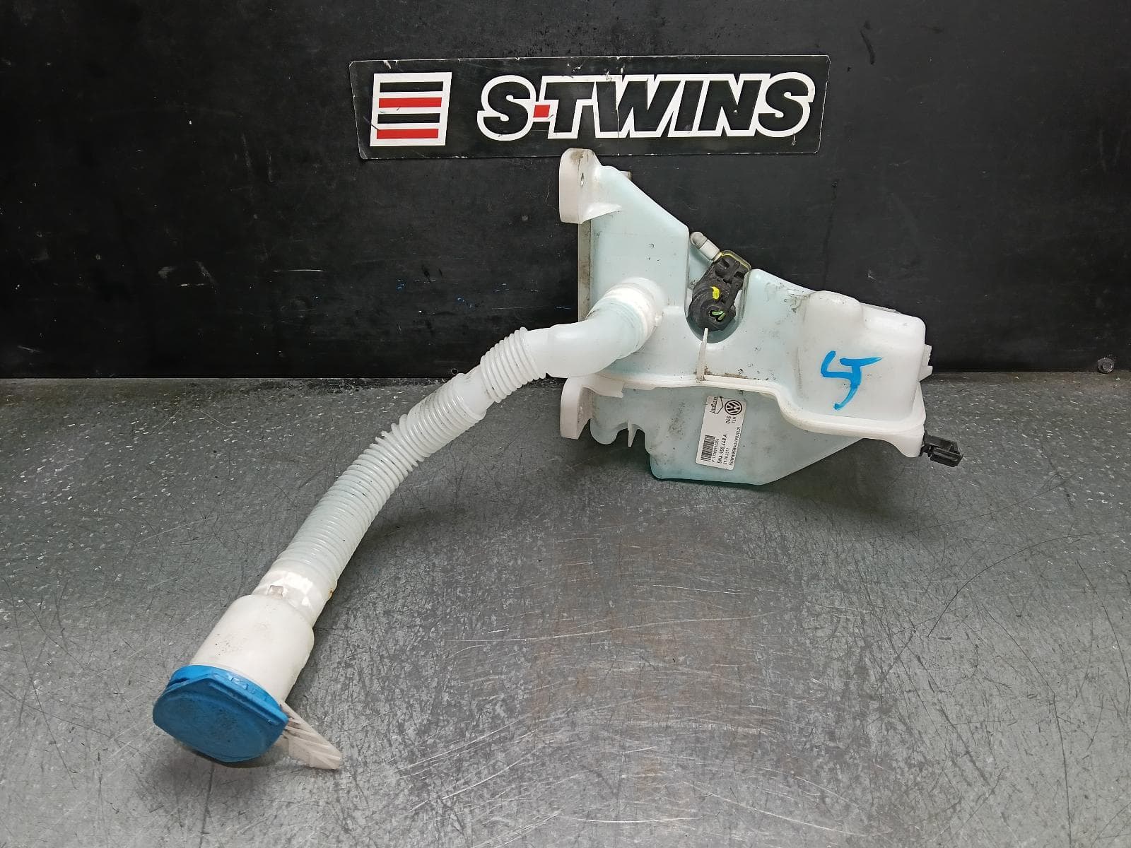 Used auto part listing image: 2017 SKODA KODIAQ WASHER BOTTLE NS, 02/17-07/24