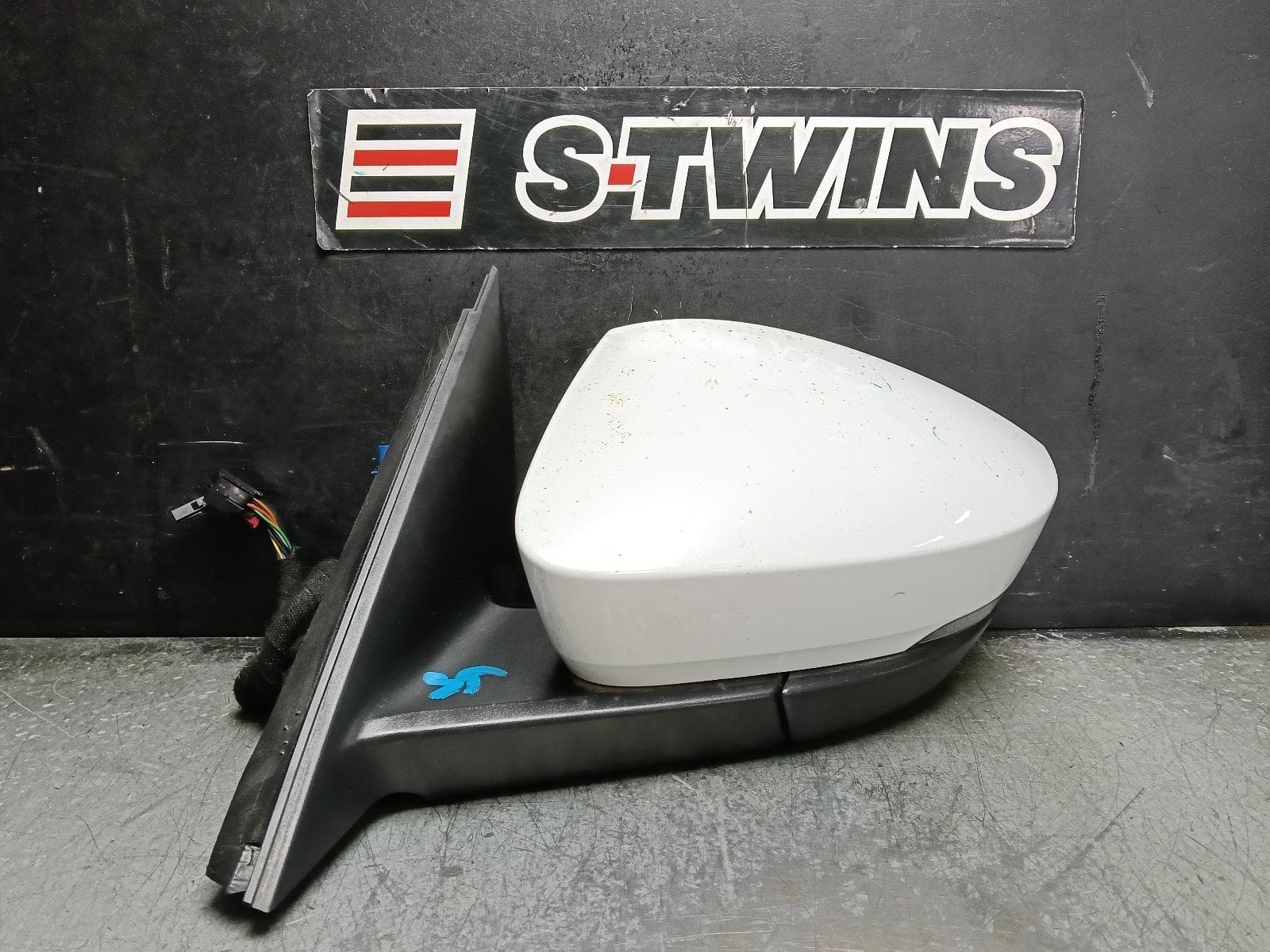 Used auto part listing image: 2017 SKODA KODIAQ LEFT DOOR MIRROR NS, COLOUR CODED, 02/17-06/21