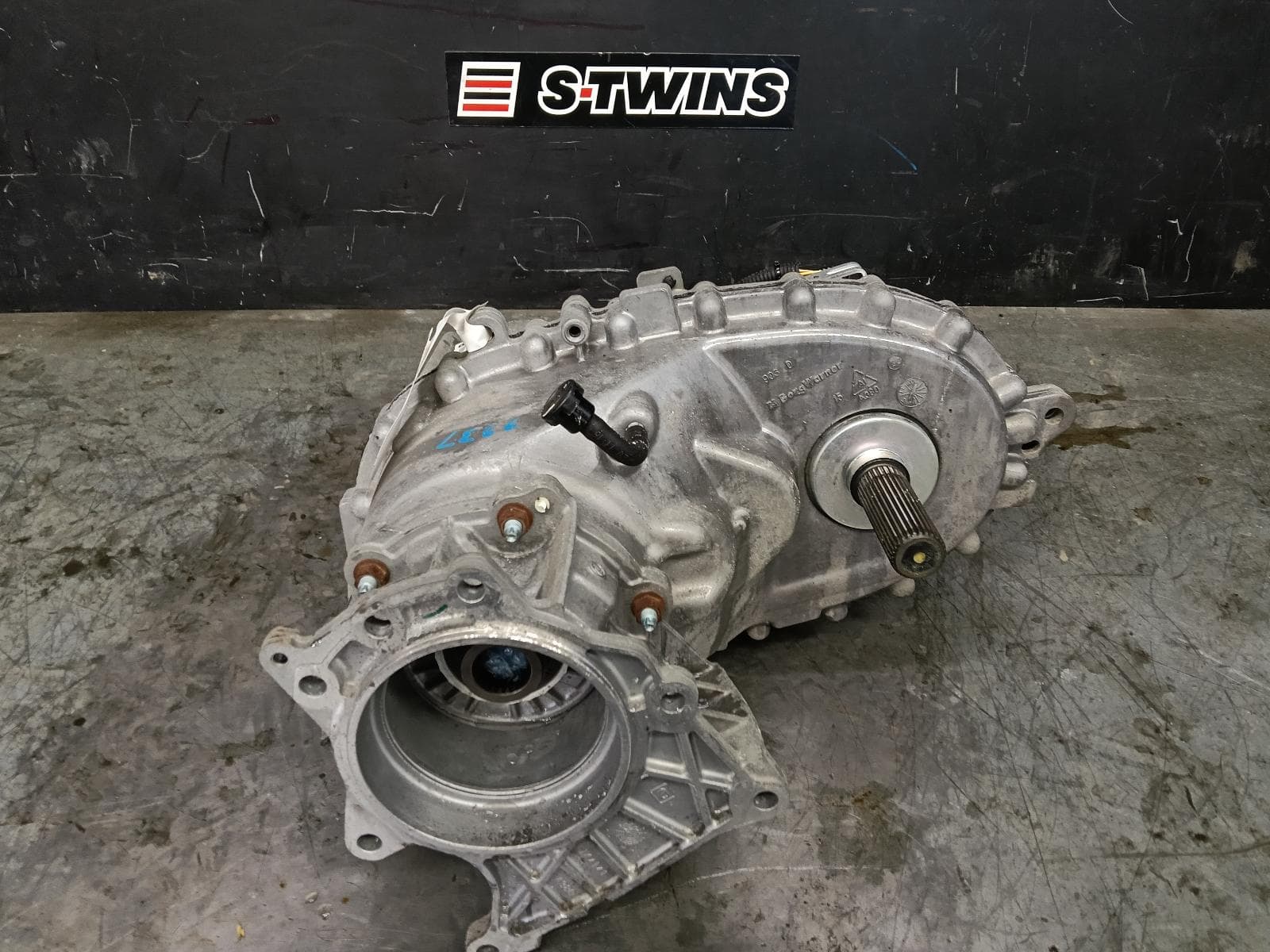 Used auto part listing image: 2021 RAM 1500 TRANSFER CASE DS, PETROL, 5.7, HEMI, 11/17-12/23