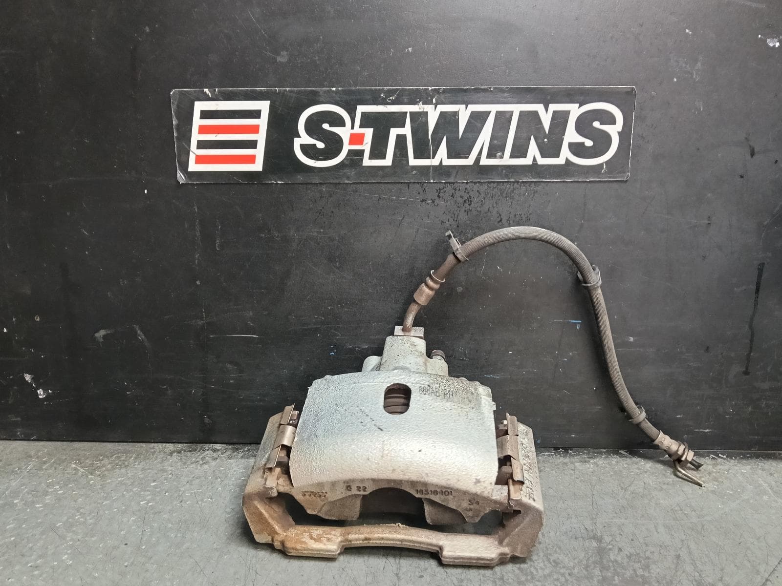 Used auto part listing image: 2021 RAM 1500 CALIPER RH REAR, DS, 11/17-12/23