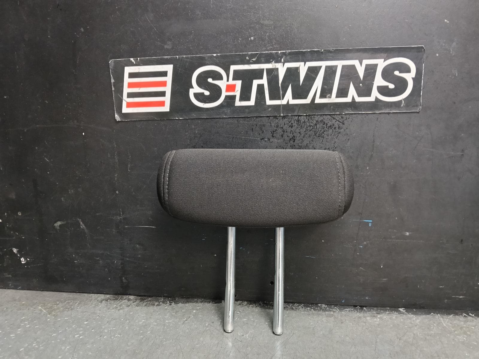 Used auto part listing image: 2021 RAM 1500 HEADREST CENTRE REAR, CLOTH, GREY, DS, 11/17-12/23